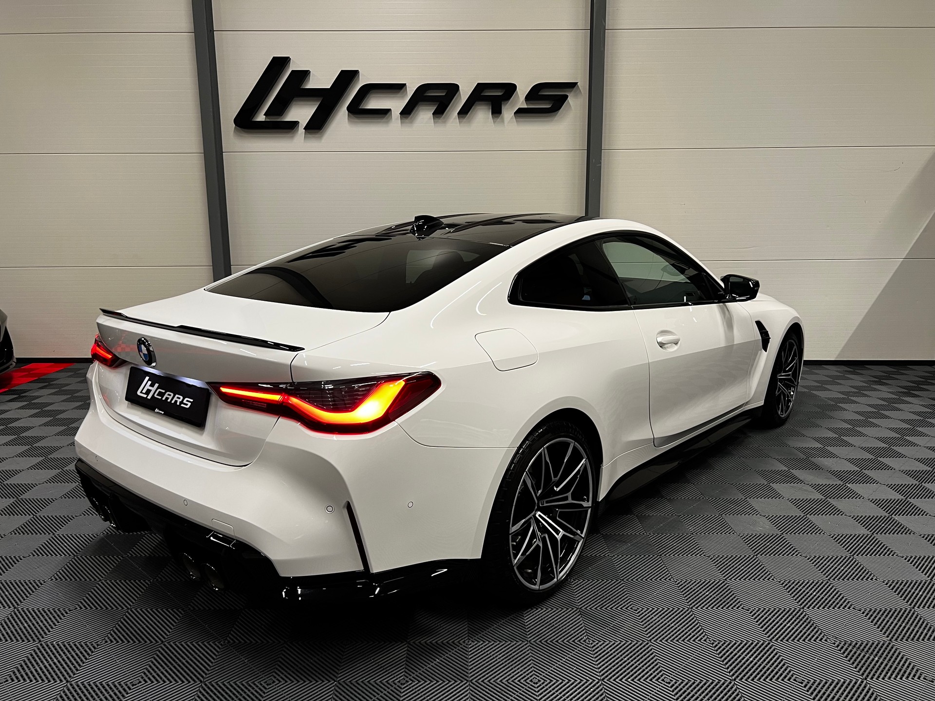 BMW M4 Competition Coupé-image-3