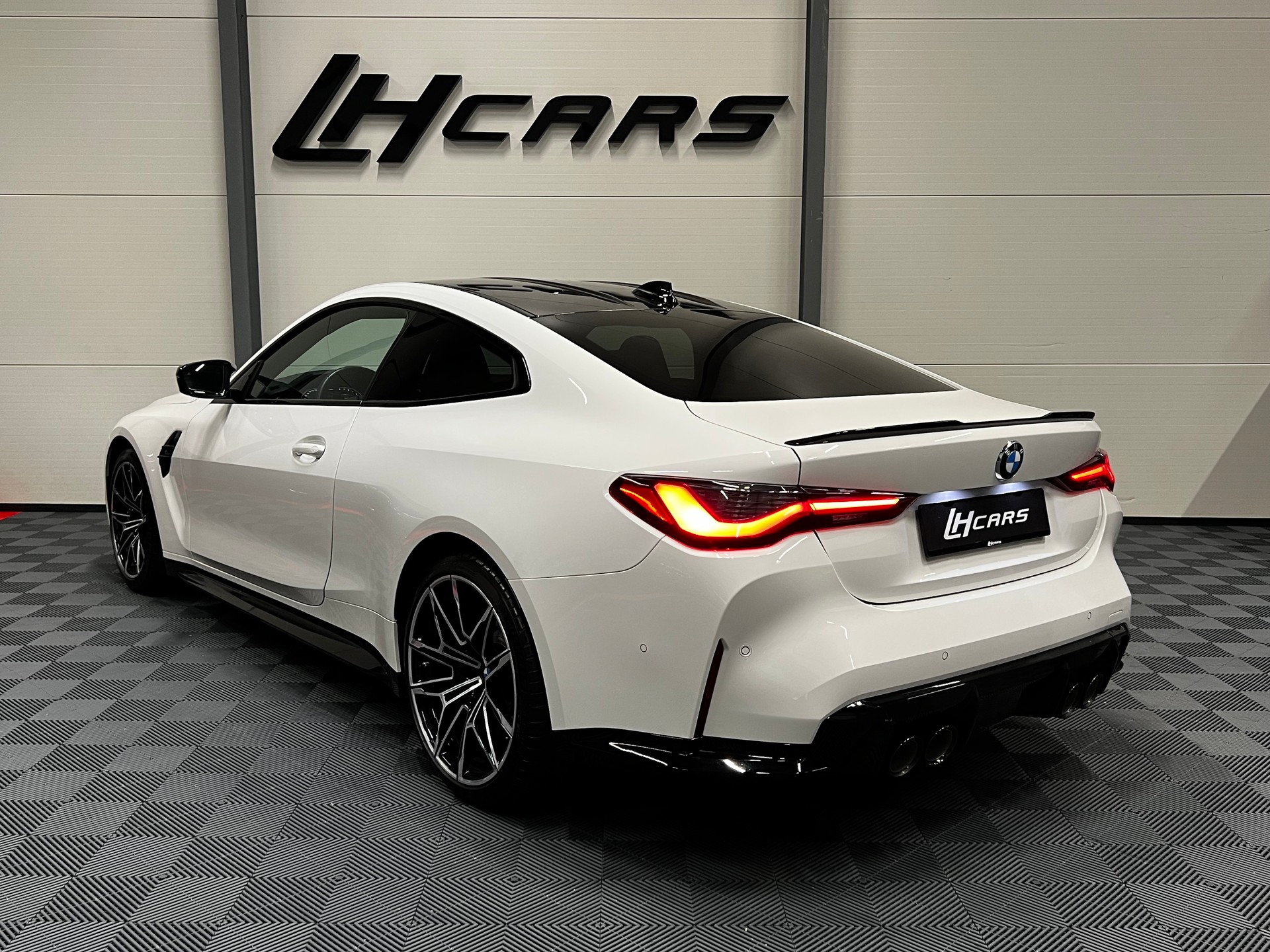 BMW M4 Competition Coupé-image-2