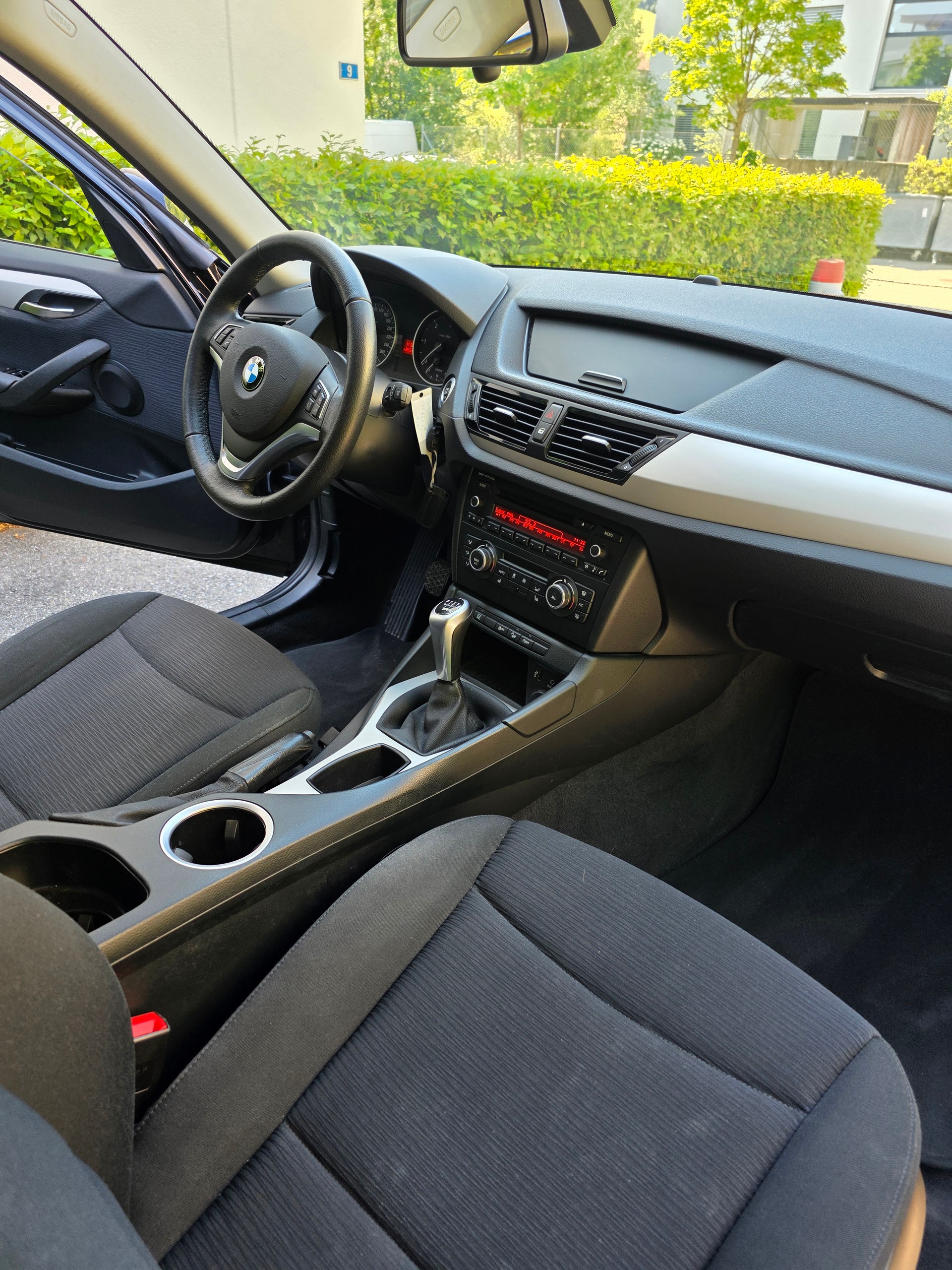 BMW X1 xDrive 18d-image-12