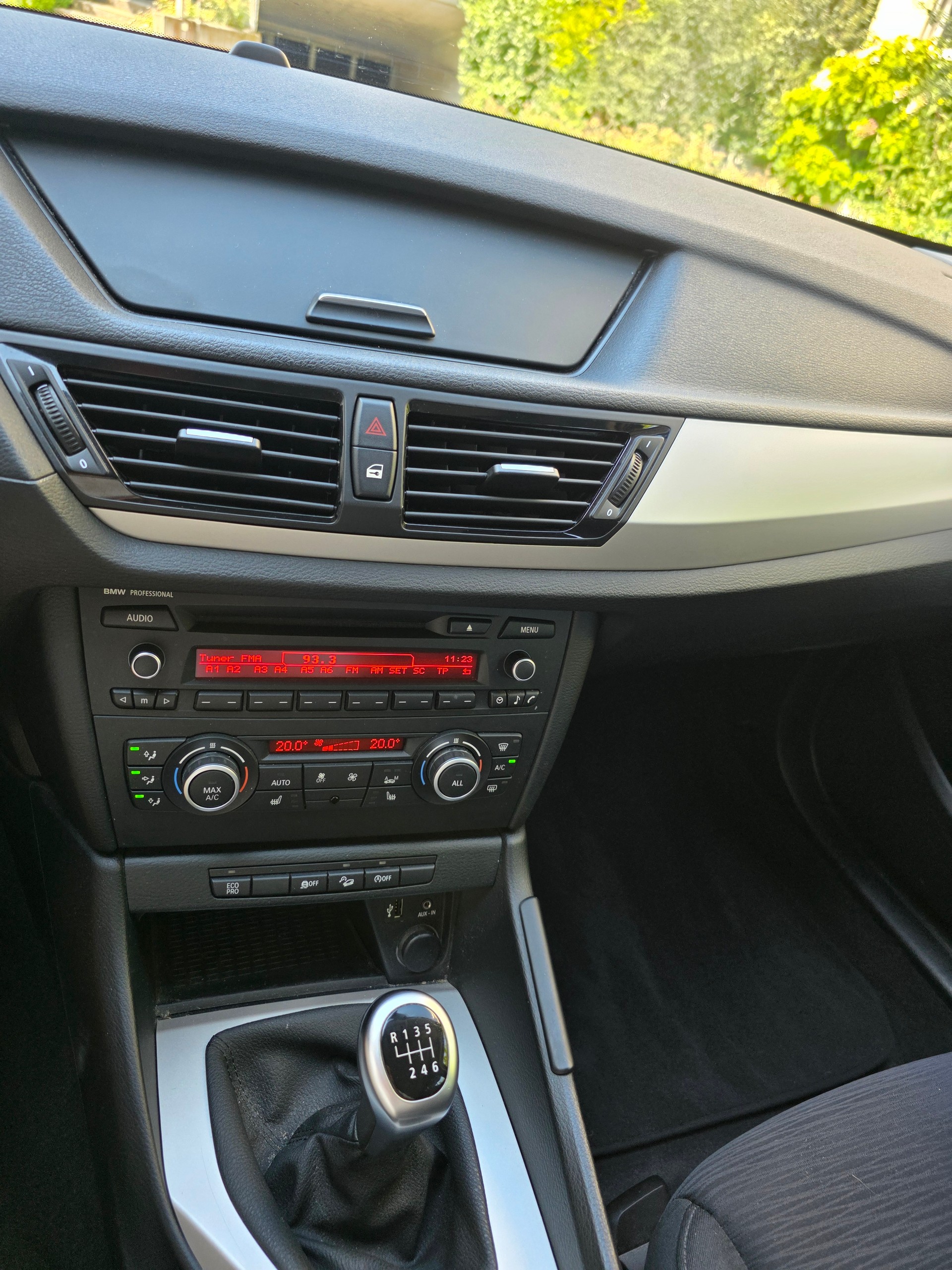 BMW X1 xDrive 18d-image-13