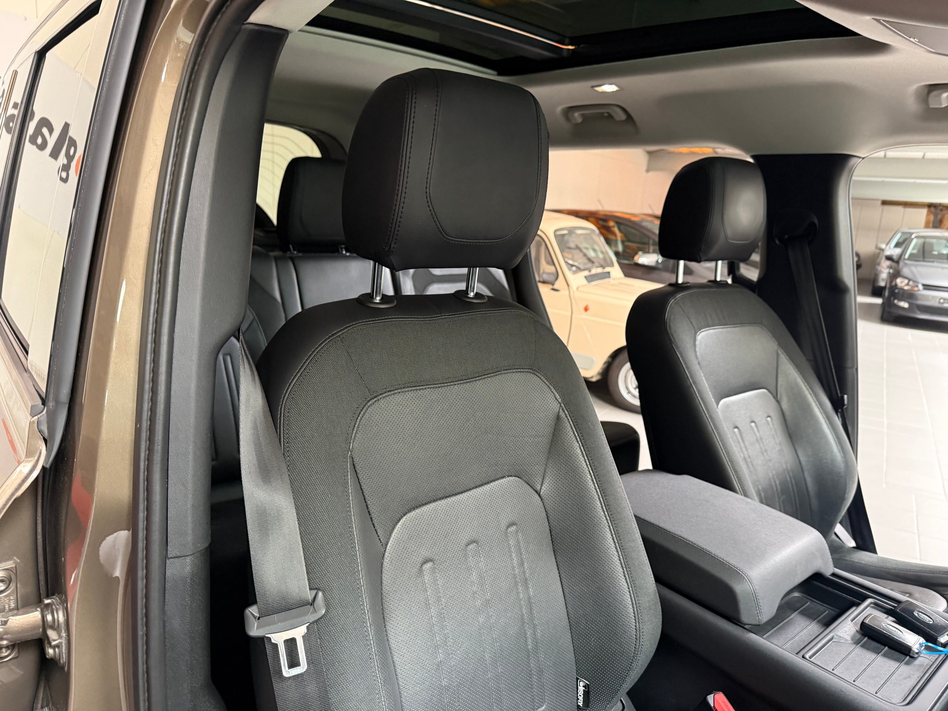 LAND ROVER Defender 110 D240 SD4 First Edition AT8-image-16