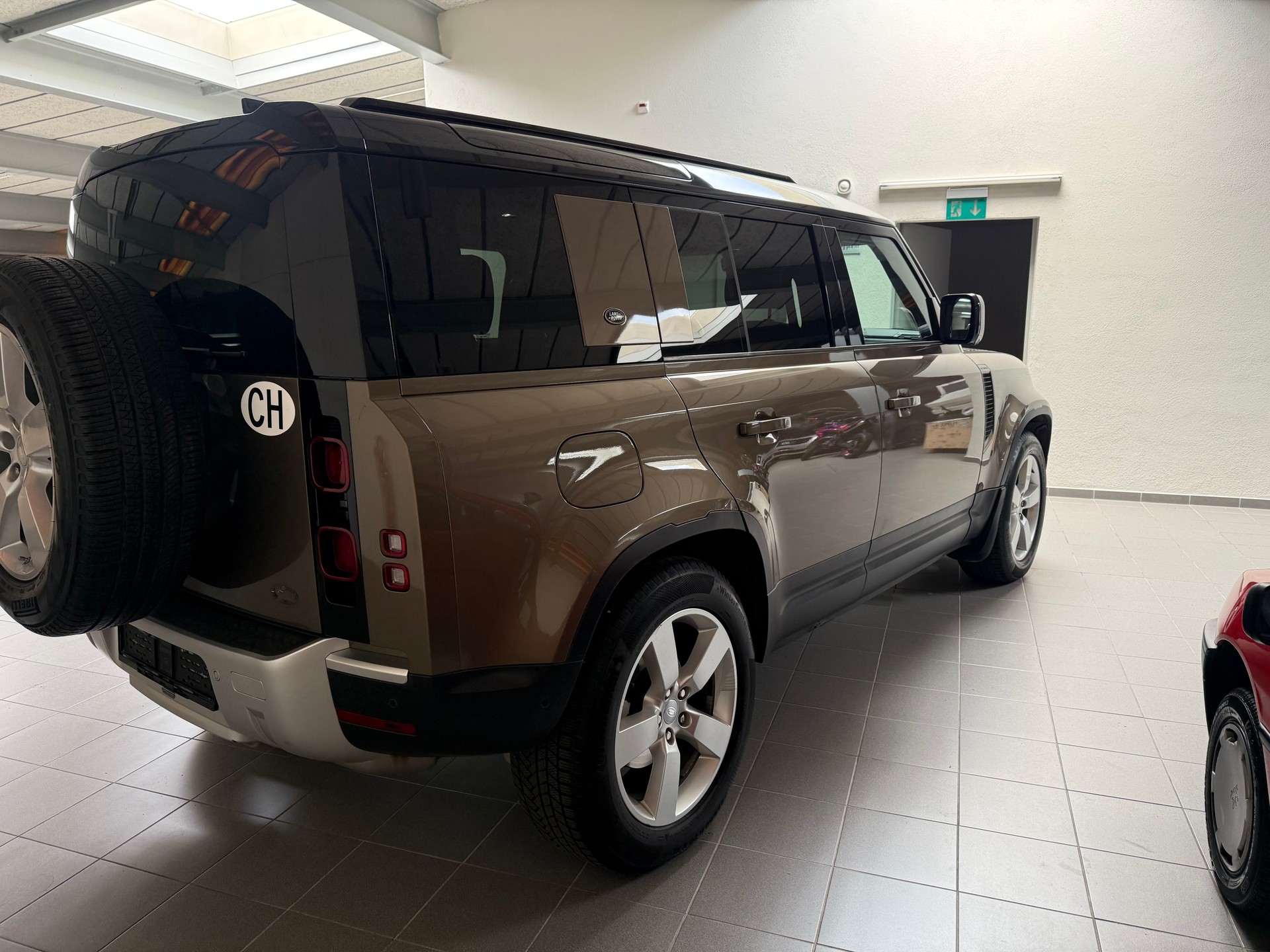 LAND ROVER Defender 110 D240 SD4 First Edition AT8-image-8