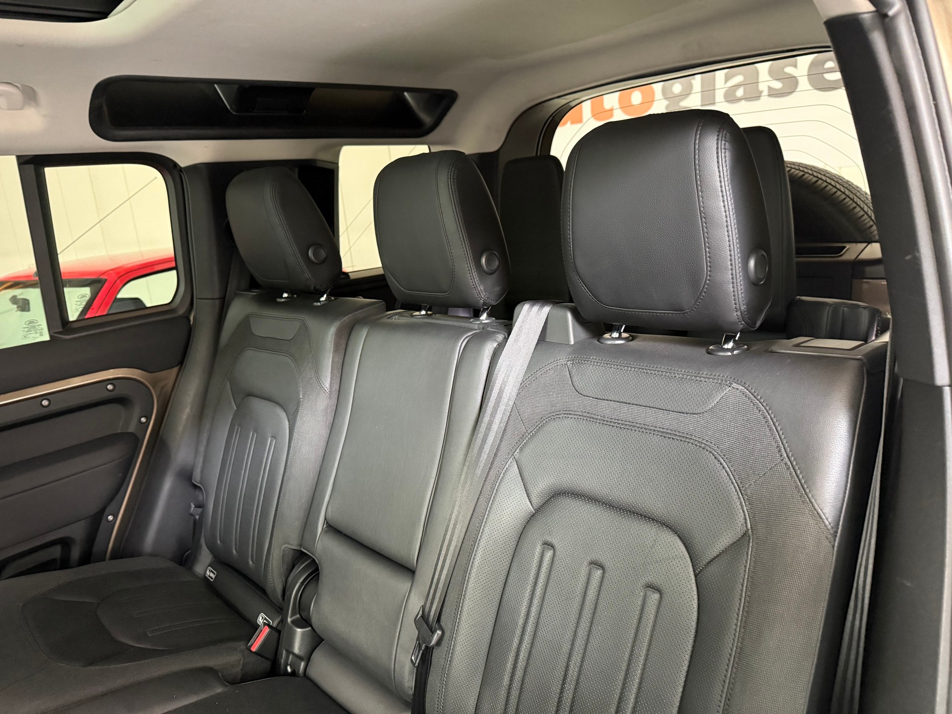 LAND ROVER Defender 110 D240 SD4 First Edition AT8-image-14