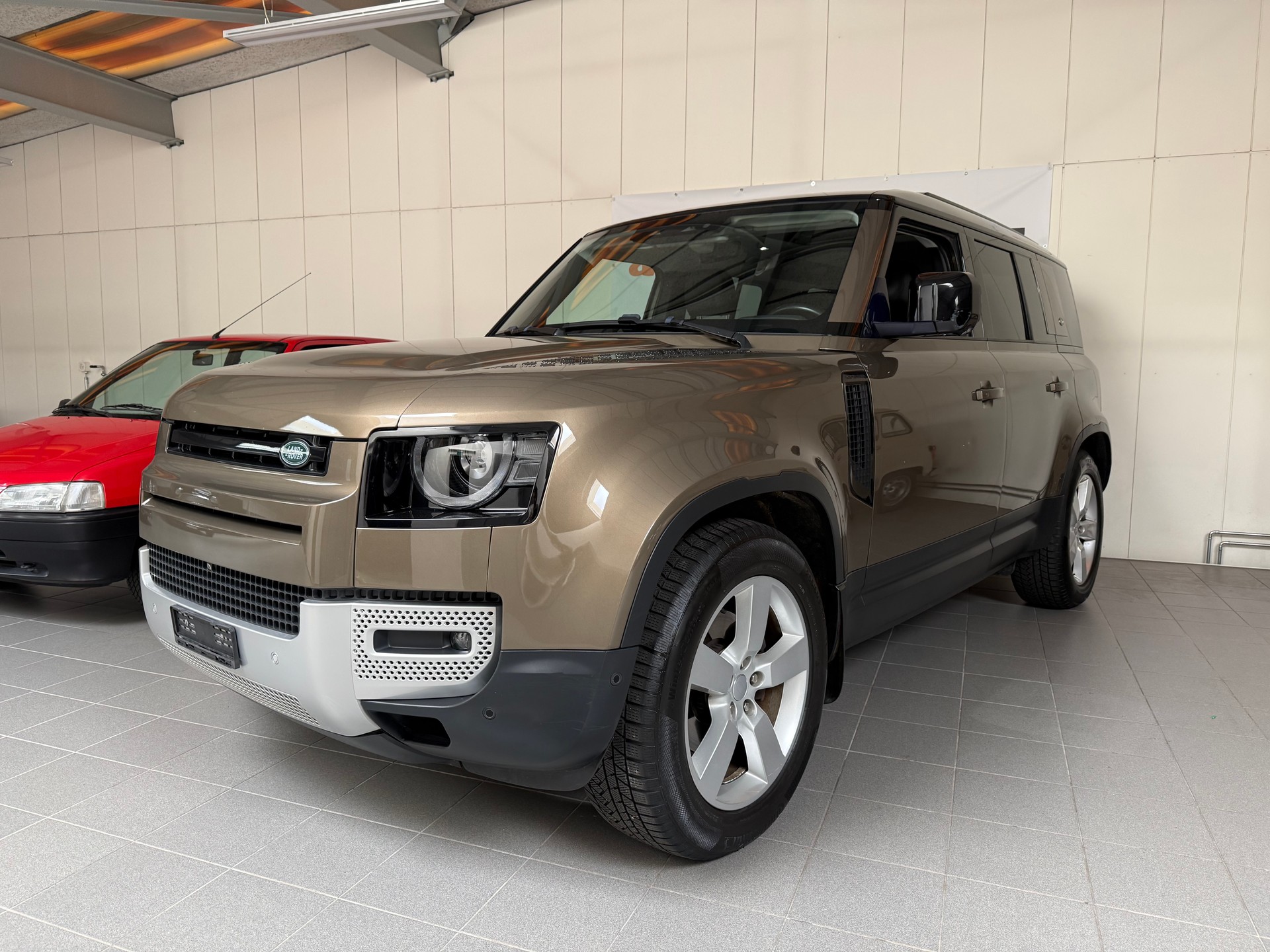 LAND ROVER Defender 110 D240 SD4 First Edition AT8-image-3