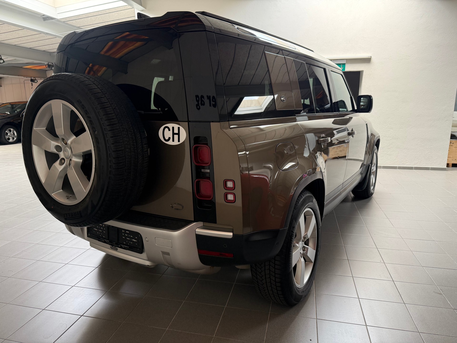 LAND ROVER Defender 110 D240 SD4 First Edition AT8-image-9