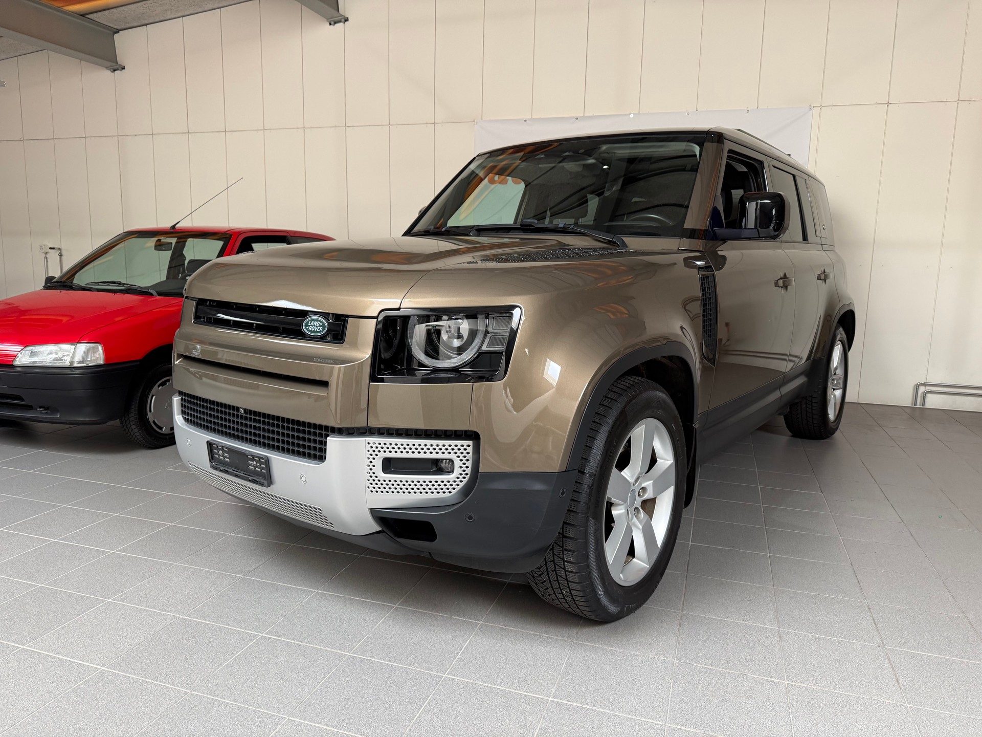 LAND ROVER Defender 110 D240 SD4 First Edition AT8-image-4