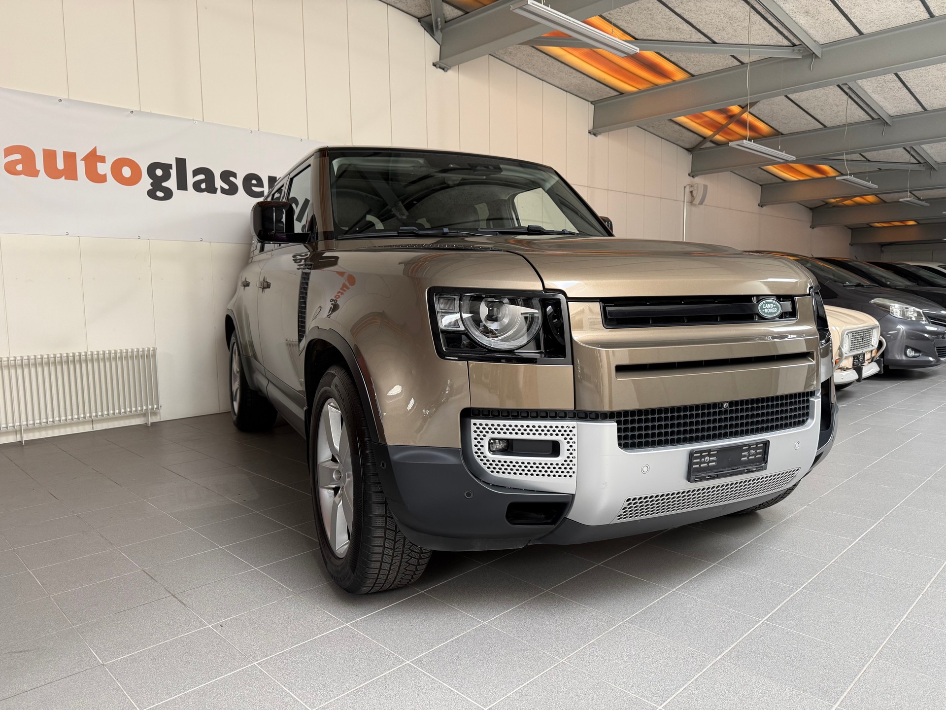 LAND ROVER Defender 110 D240 SD4 First Edition AT8-image-2