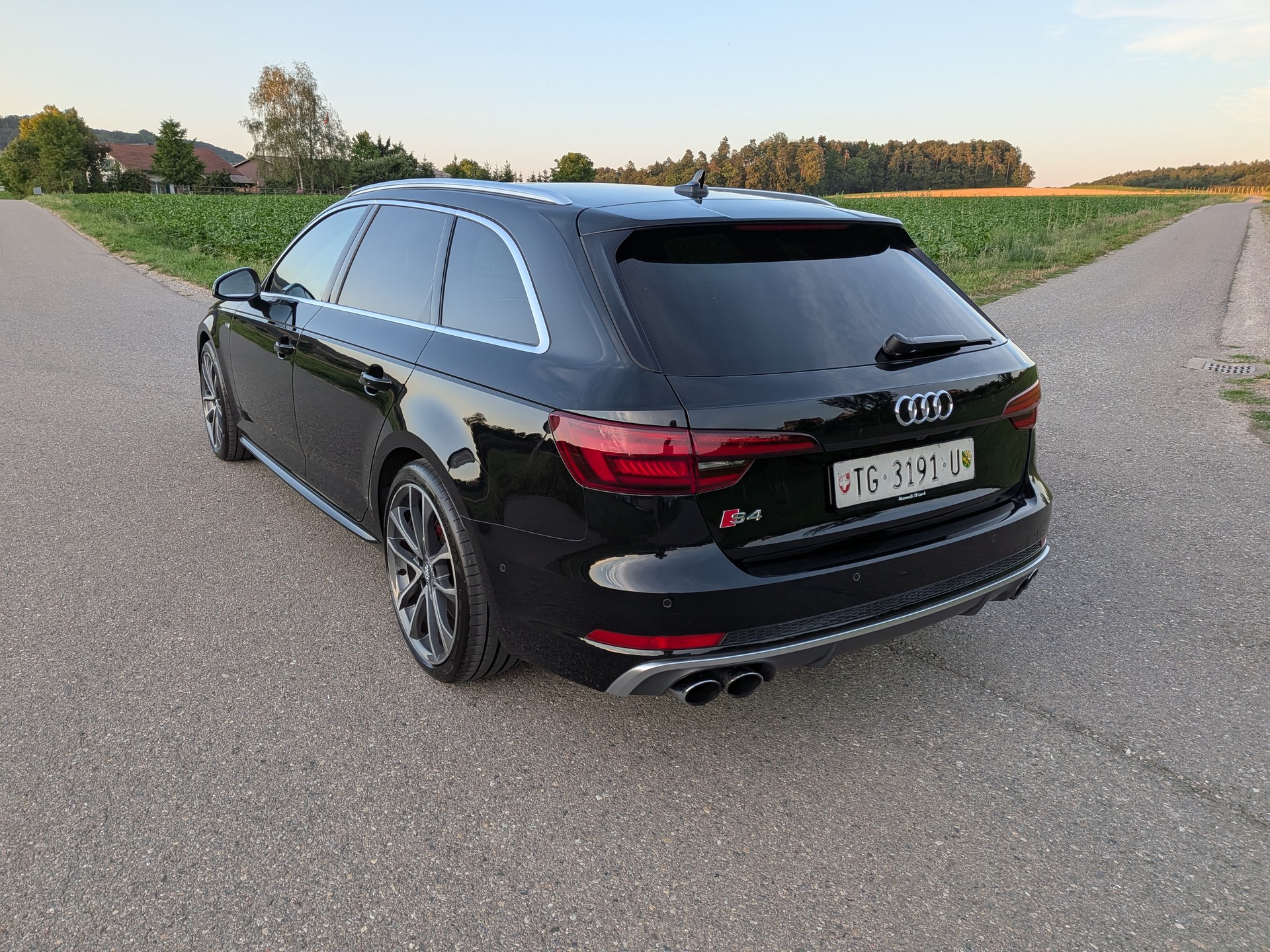 AUDI S4 Avant 3.0 TFSI quattro tiptronic-image-11