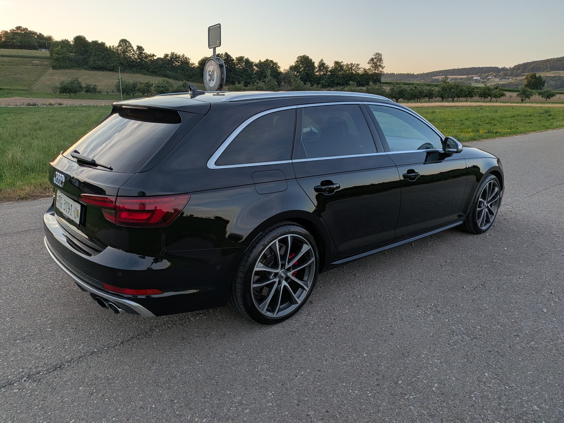 AUDI S4 Avant 3.0 TFSI quattro tiptronic-image-8