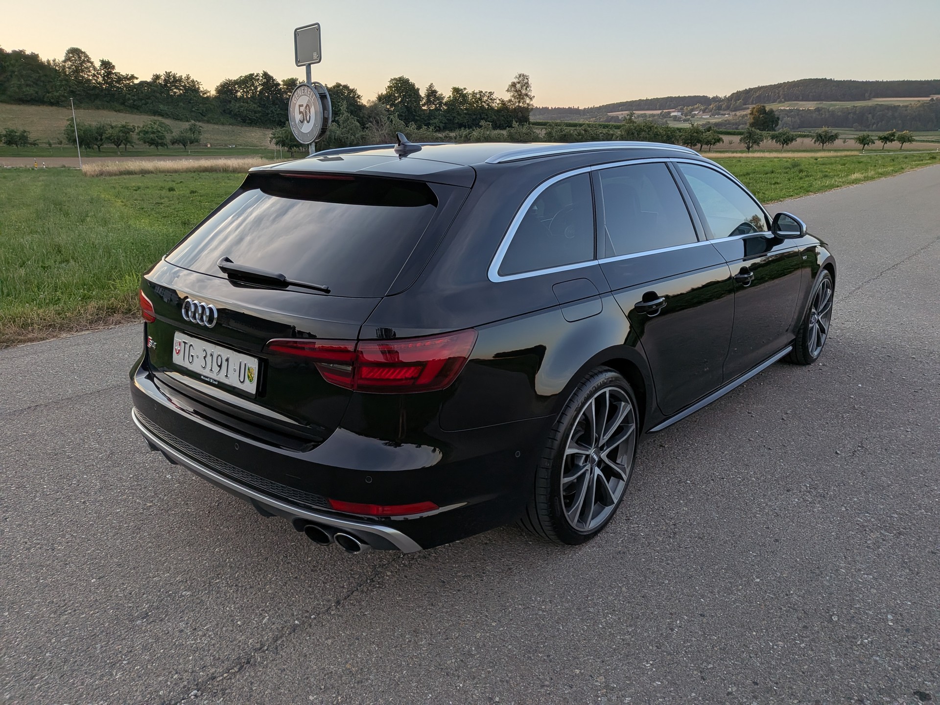 AUDI S4 Avant 3.0 TFSI quattro tiptronic-image-10