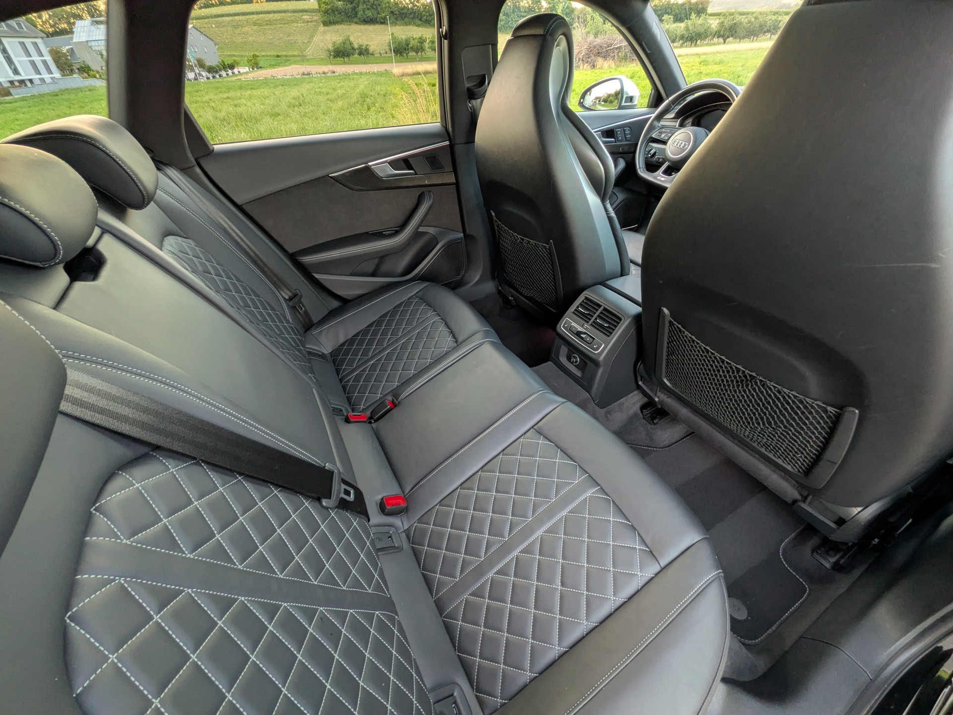AUDI S4 Avant 3.0 TFSI quattro tiptronic-image-17
