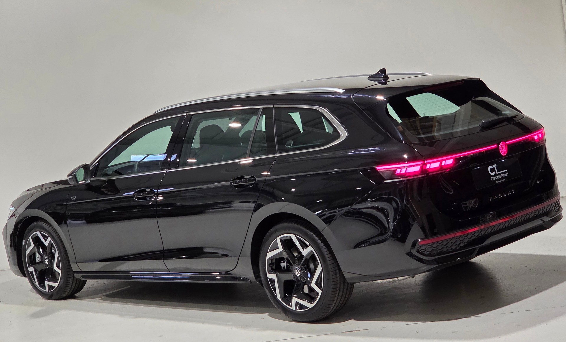 VW Passat Variant 2.0 TSI evo4 R-Line 4 Motion DSG-image-2