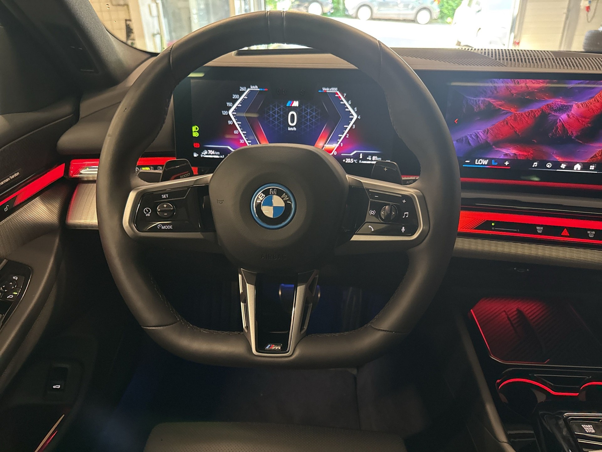 BMW 530e xDrive Touring M Sport Steptronic-image-10