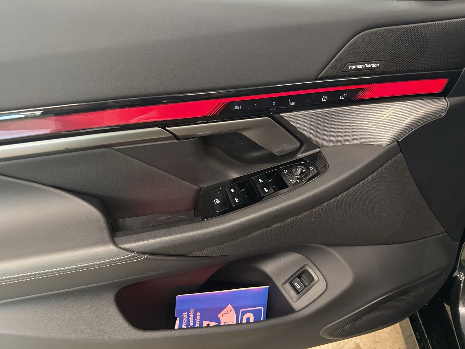 BMW 530e xDrive Touring M Sport Steptronic-image-15