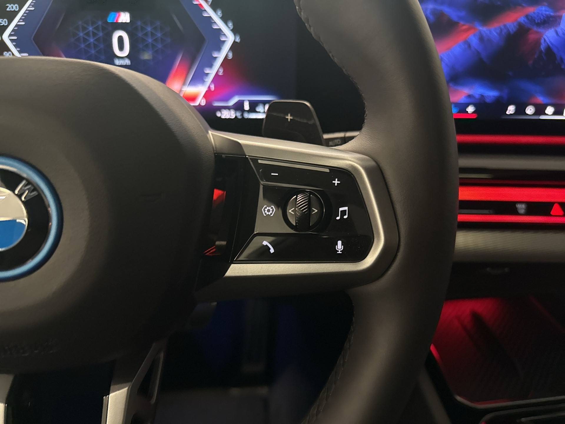 BMW 530e xDrive Touring M Sport Steptronic-image-14