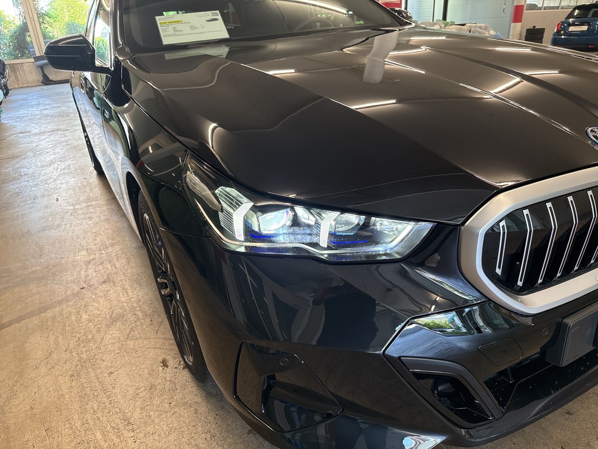 BMW 530e xDrive Touring M Sport Steptronic-image-16