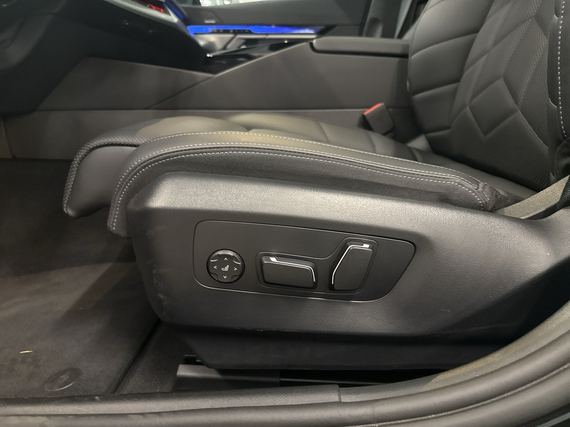 BMW 530e xDrive Touring M Sport Steptronic-image-17