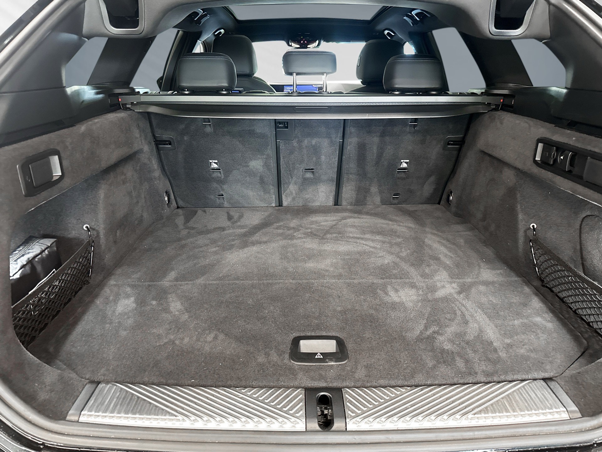 BMW 530e xDrive Touring M Sport Steptronic-image-7