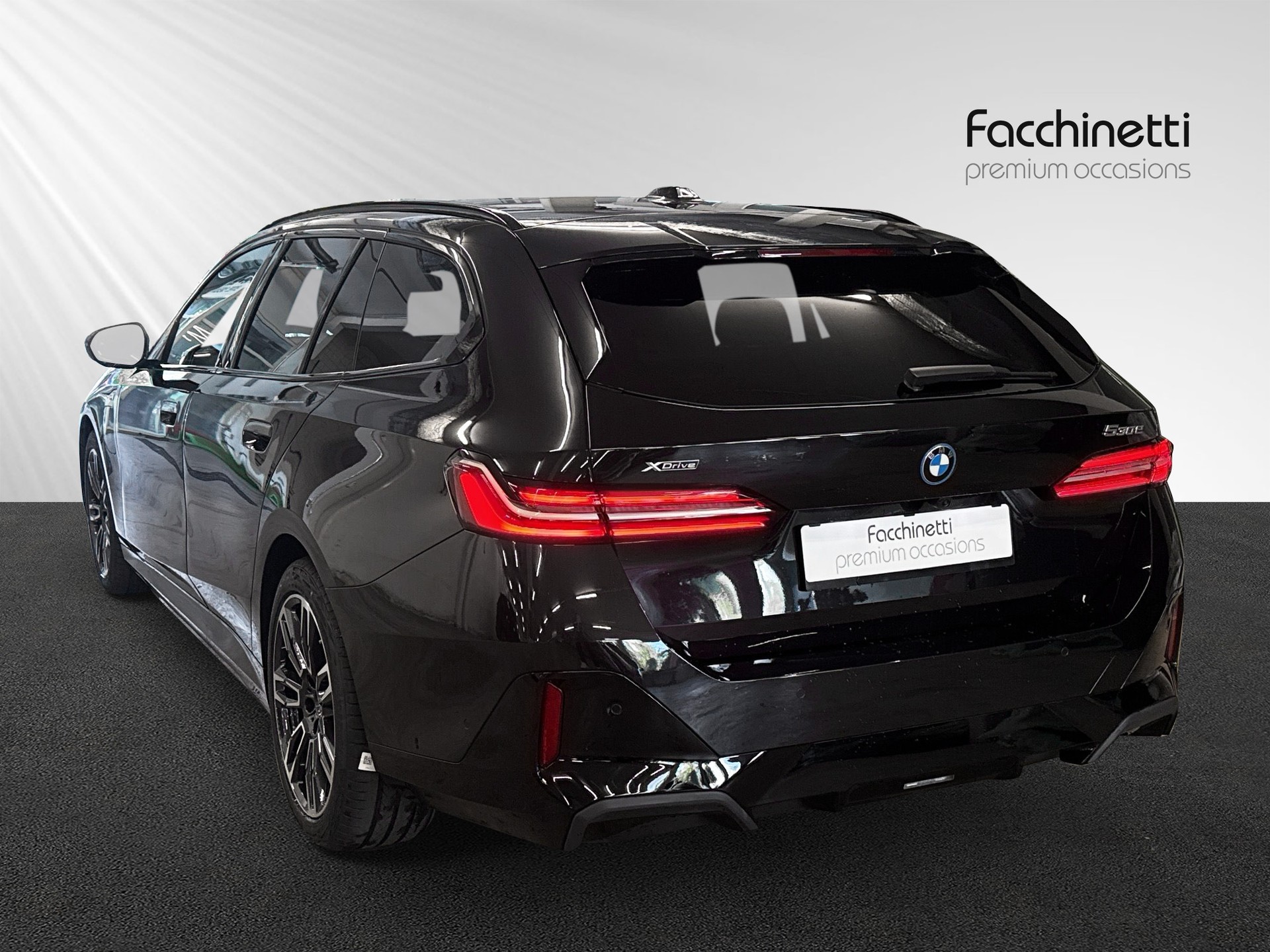 BMW 530e xDrive Touring M Sport Steptronic-showroom-element-2