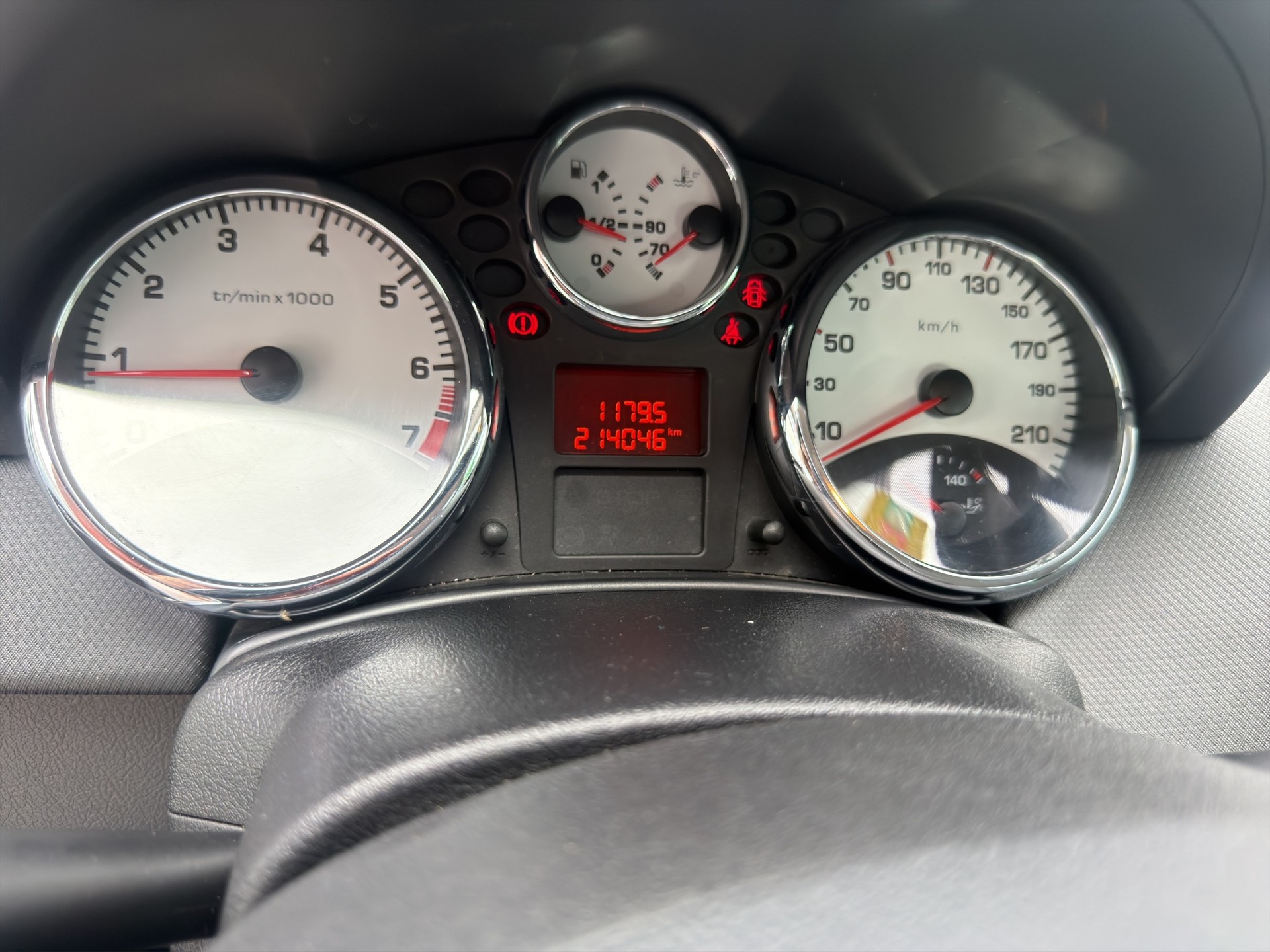 PEUGEOT 207 1.6 16V Sport-image-11