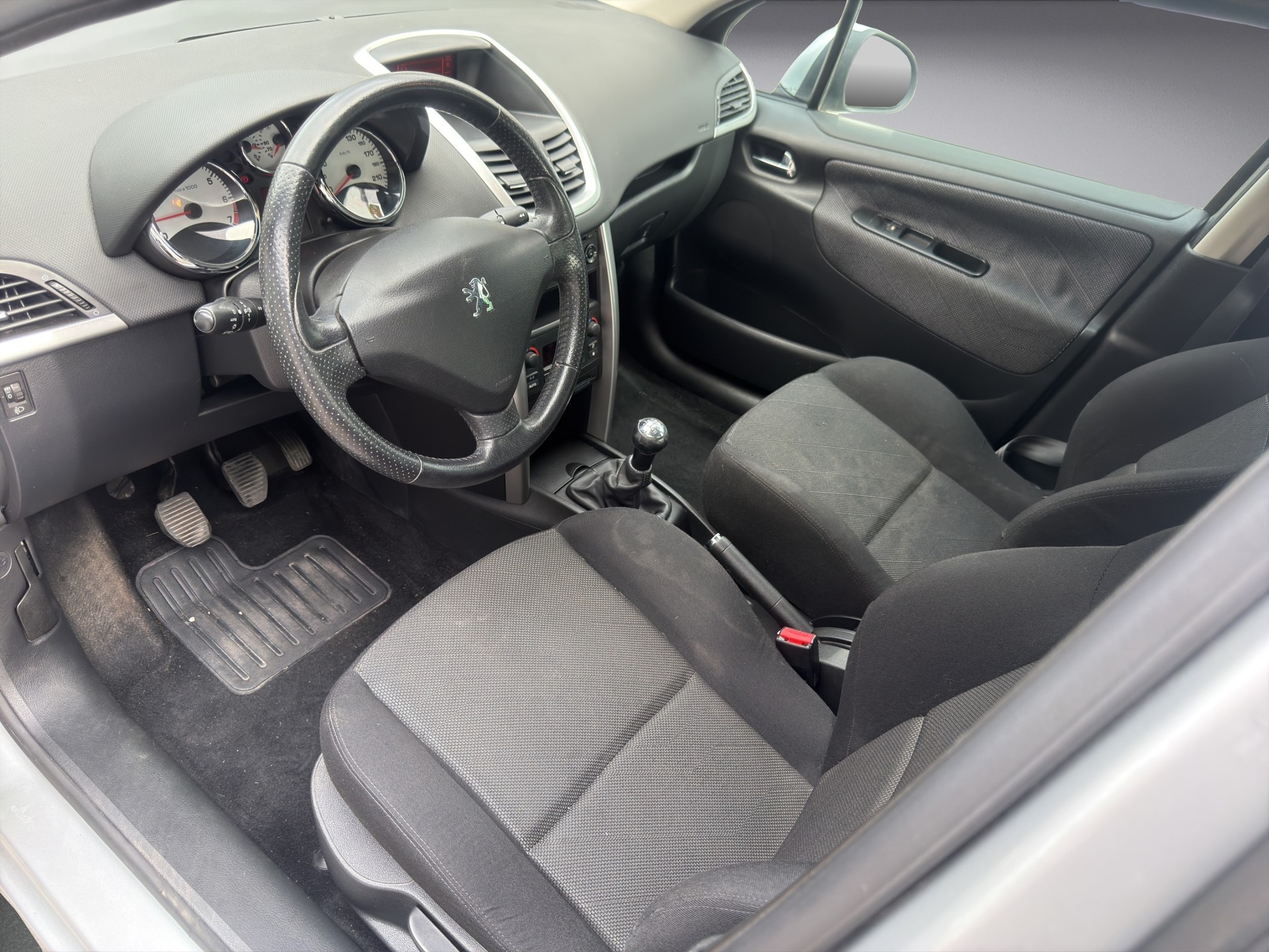 PEUGEOT 207 1.6 16V Sport-image-7