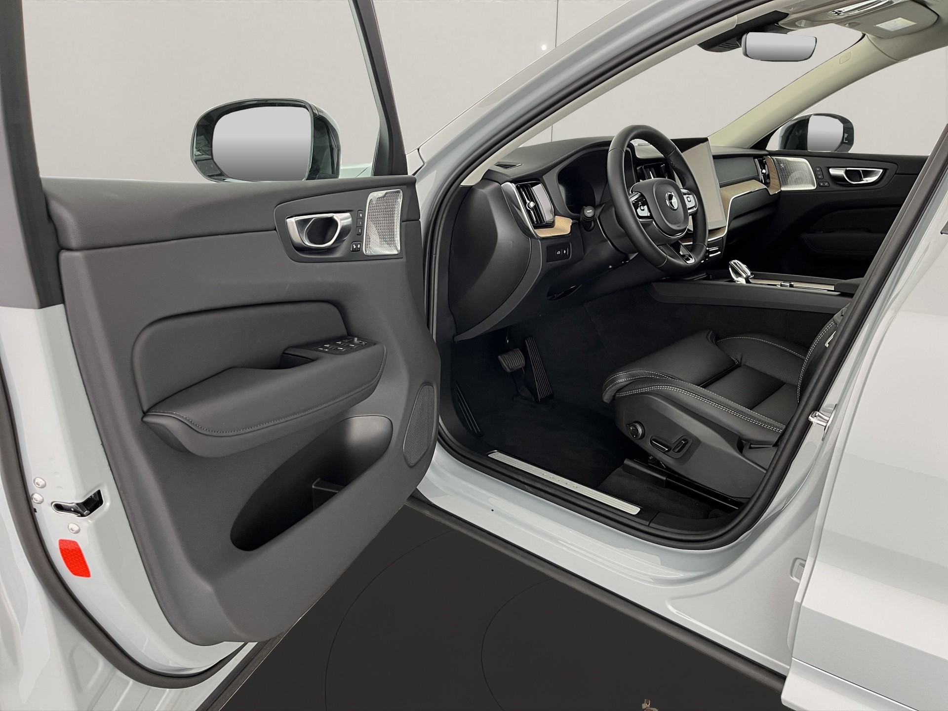 VOLVO XC60 2.0 T8 TE Ultra Dark eAWD-image-8