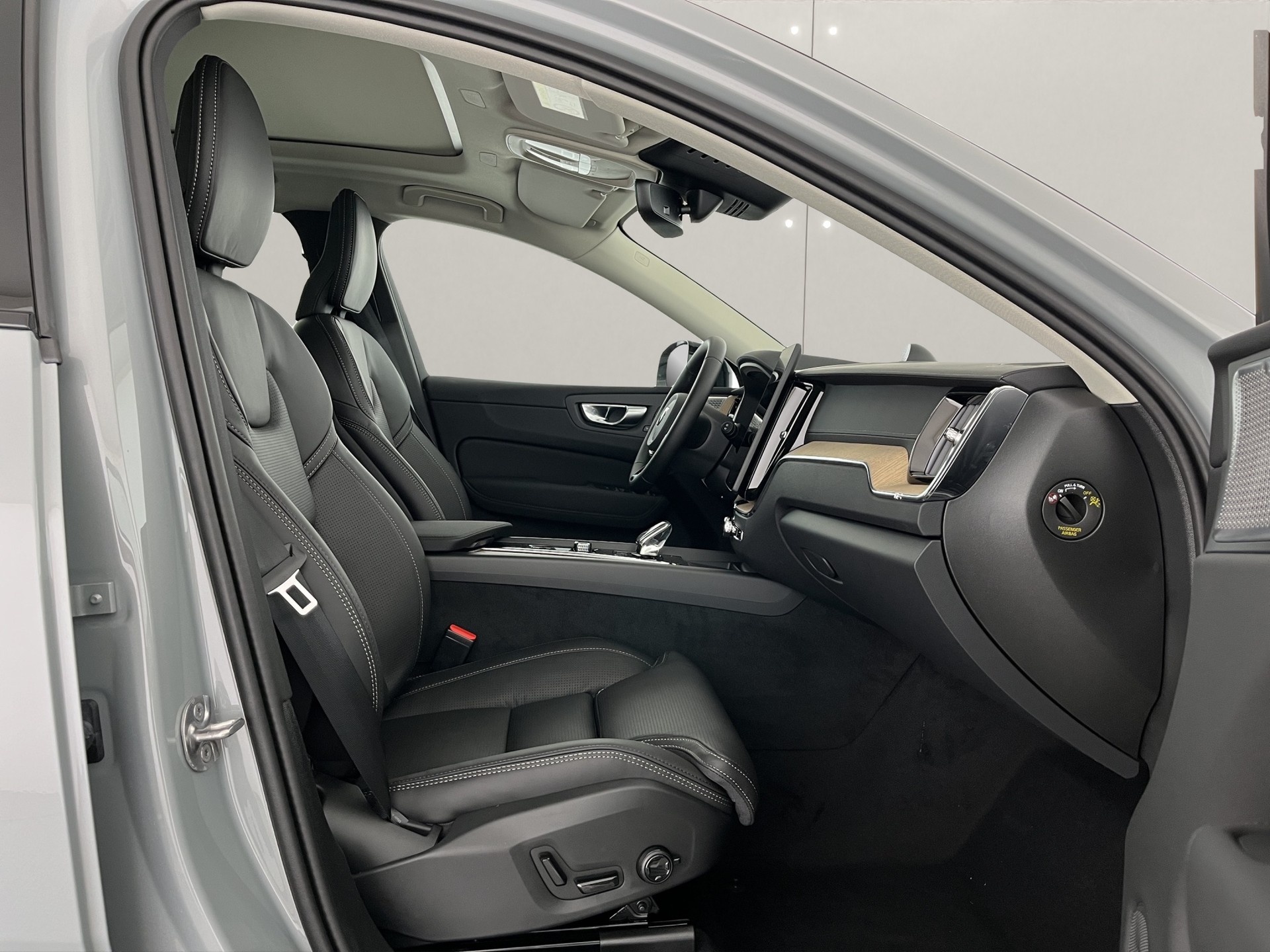 VOLVO XC60 2.0 T8 TE Ultra Dark eAWD-image-12