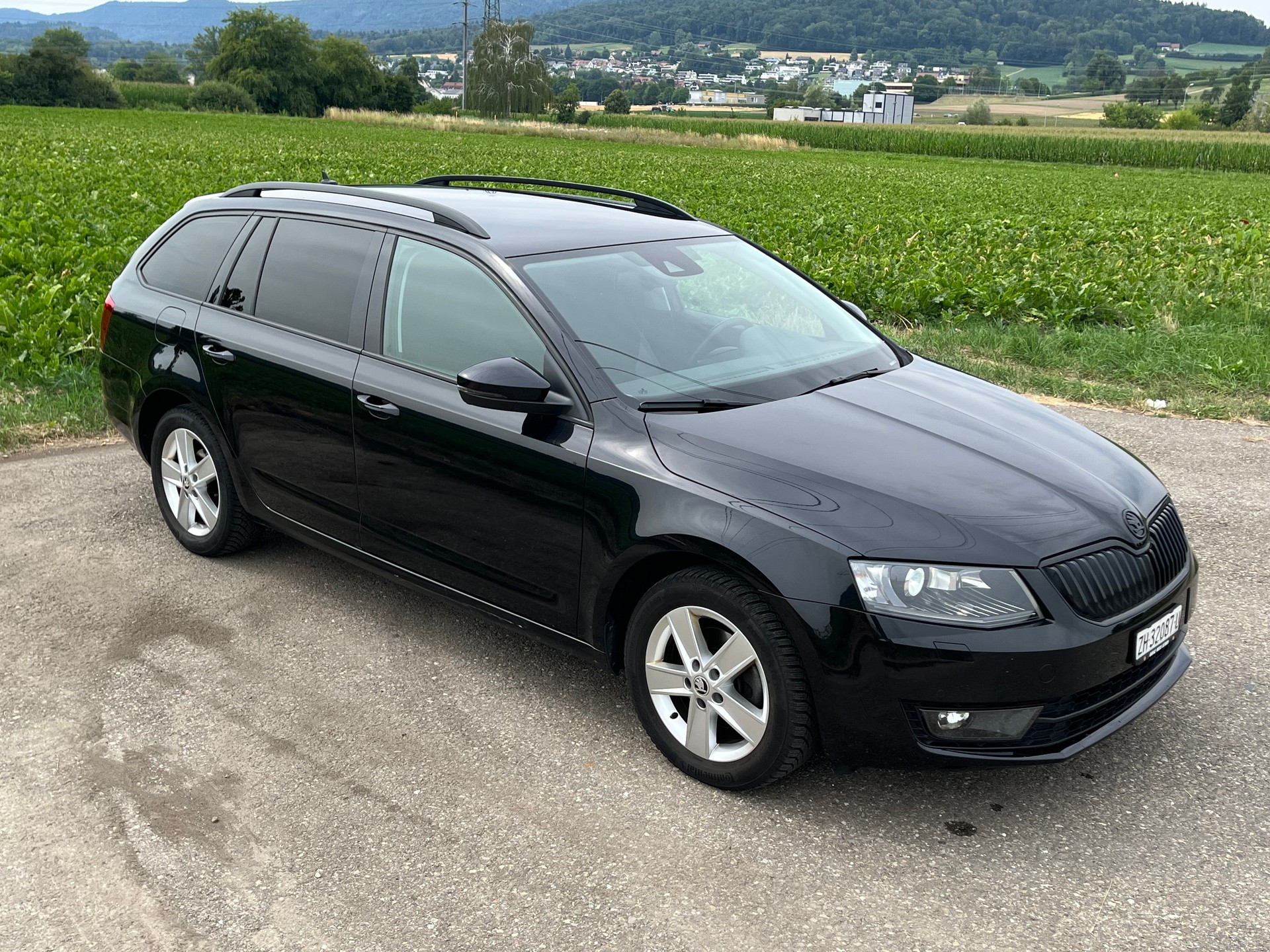 SKODA Octavia 2.0 TDI Swiss Edition-image-5