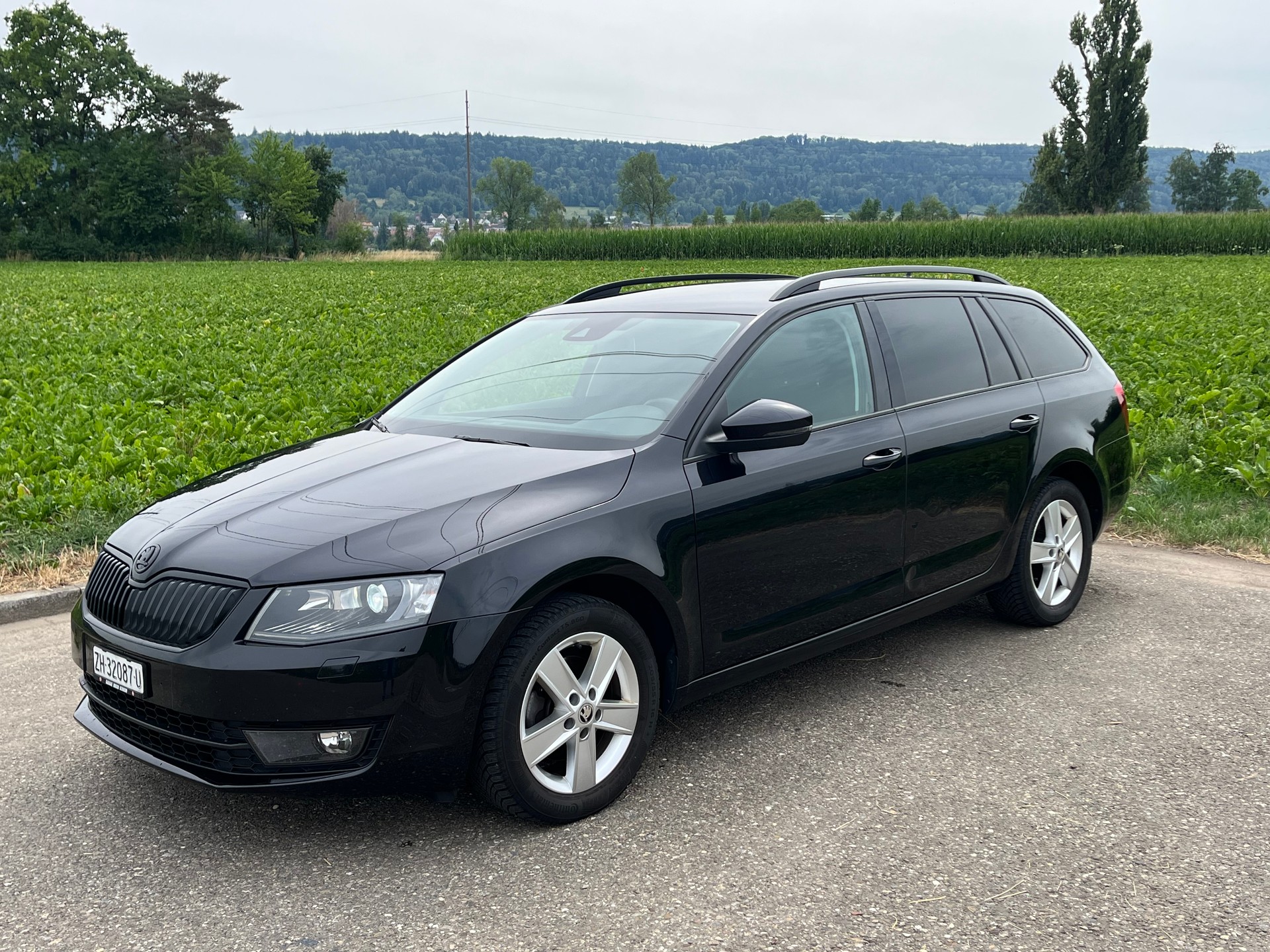 SKODA Octavia 2.0 TDI Swiss Edition-image-1