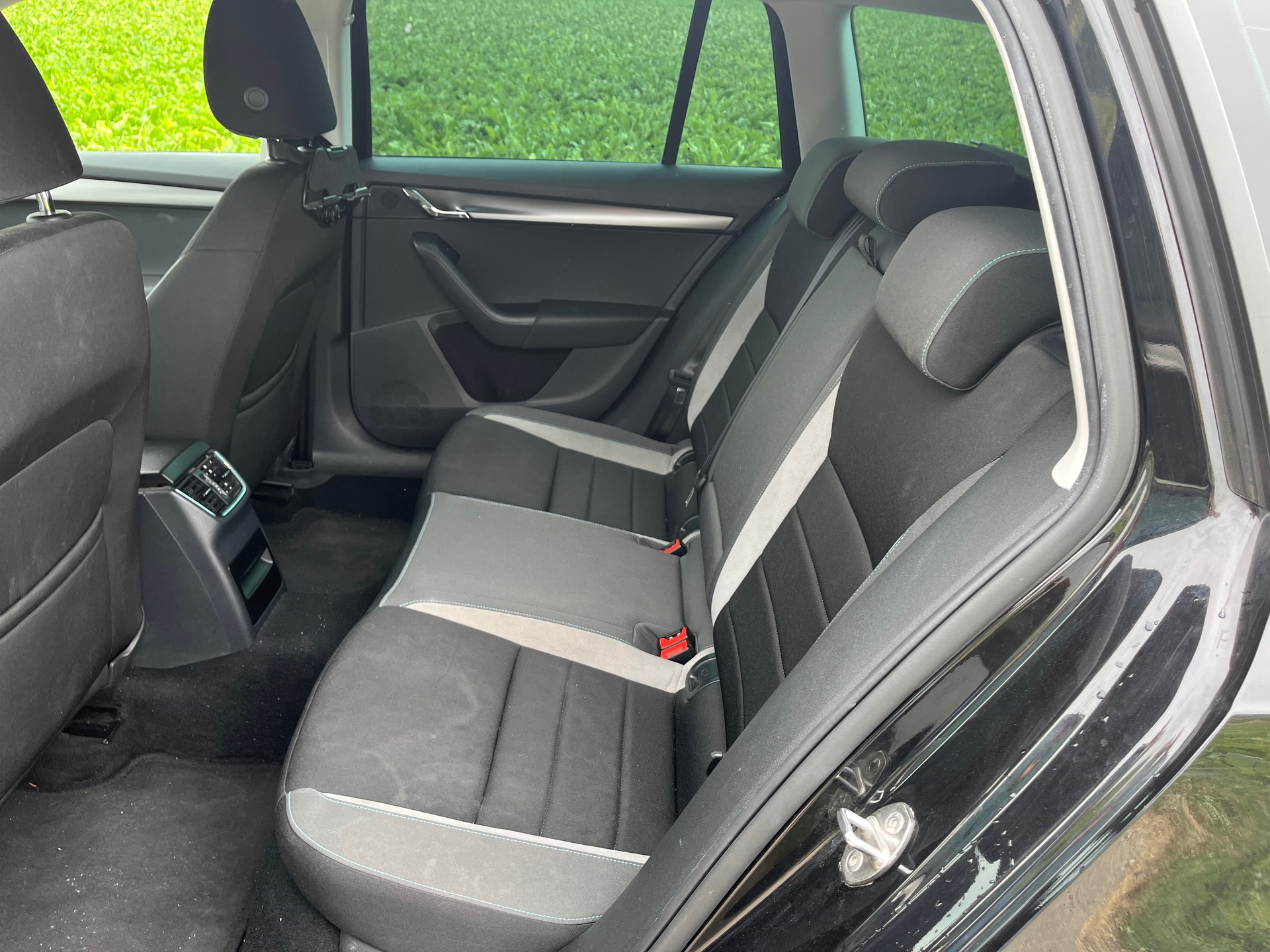 SKODA Octavia 2.0 TDI Swiss Edition-image-14