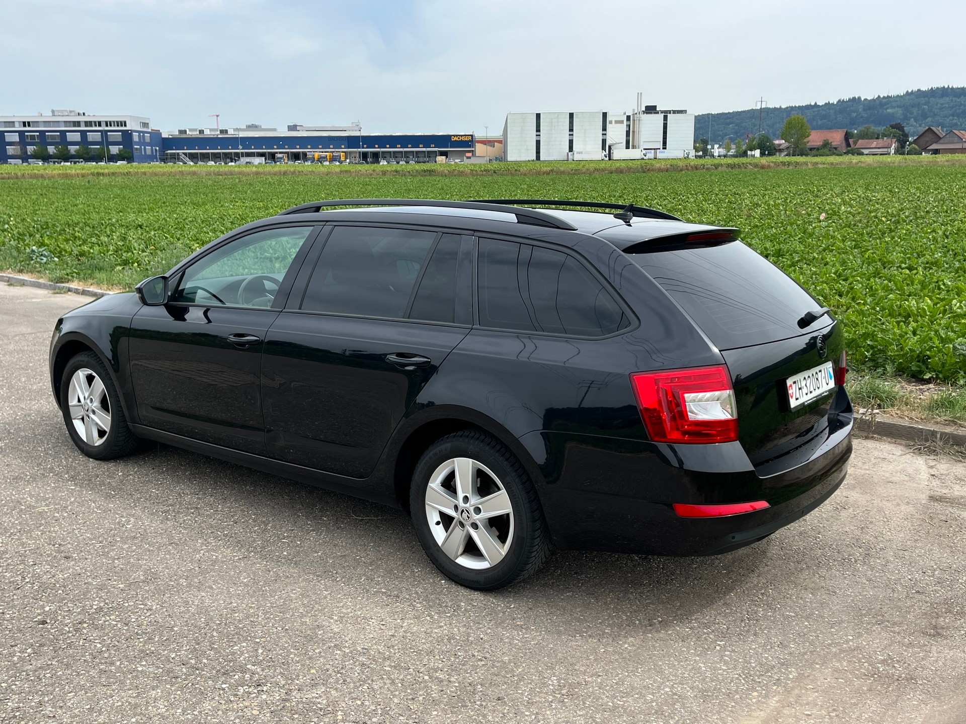 SKODA Octavia 2.0 TDI Swiss Edition-image-8