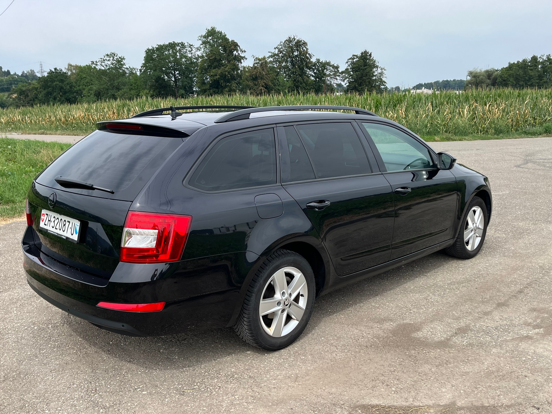 SKODA Octavia 2.0 TDI Swiss Edition-image-7