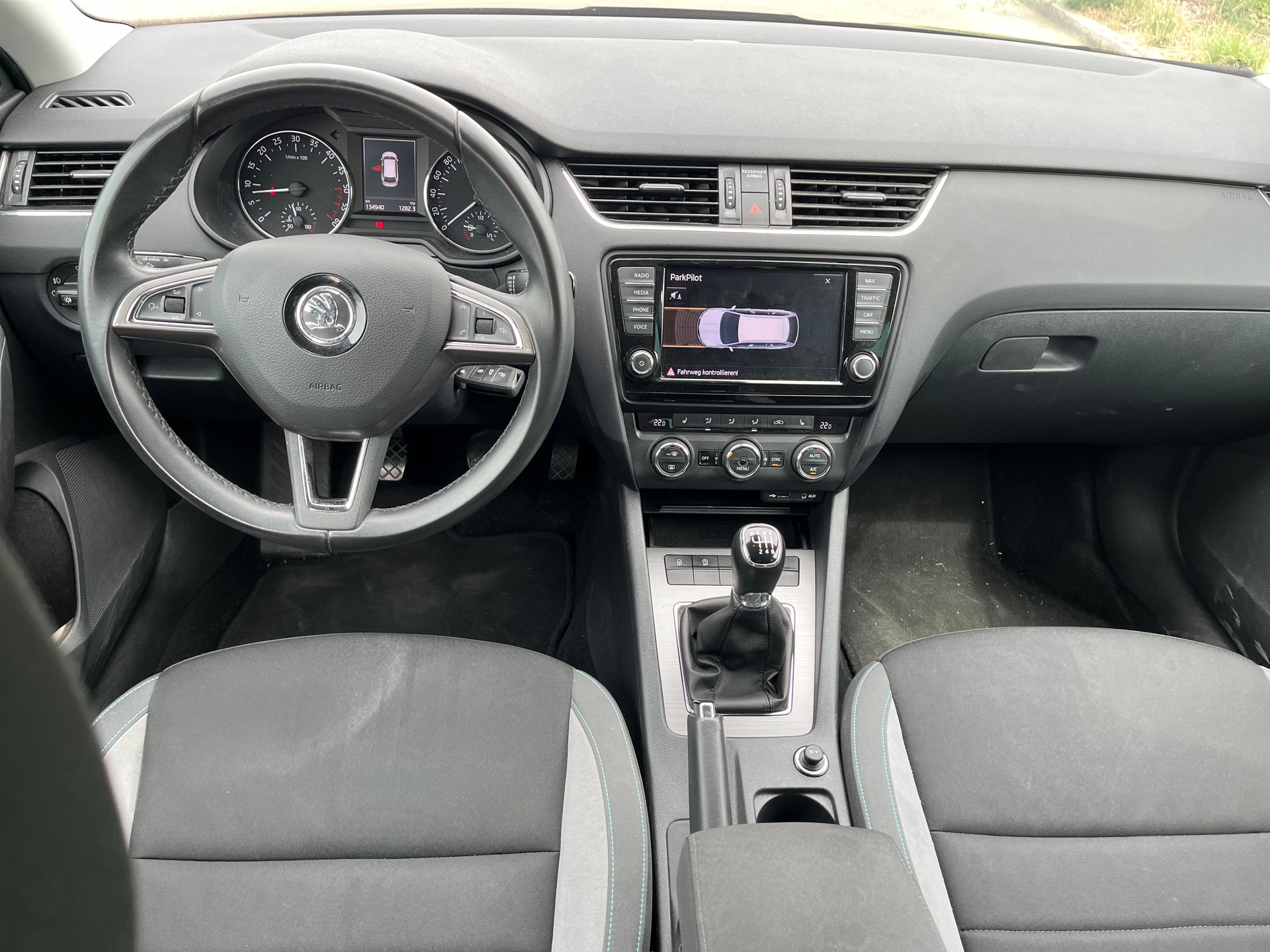 SKODA Octavia 2.0 TDI Swiss Edition-image-11