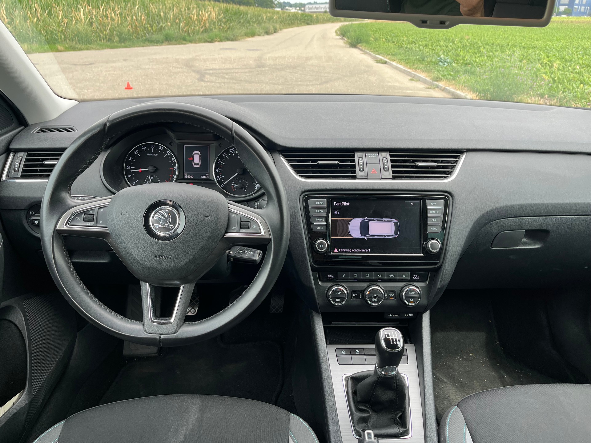 SKODA Octavia 2.0 TDI Swiss Edition-image-10