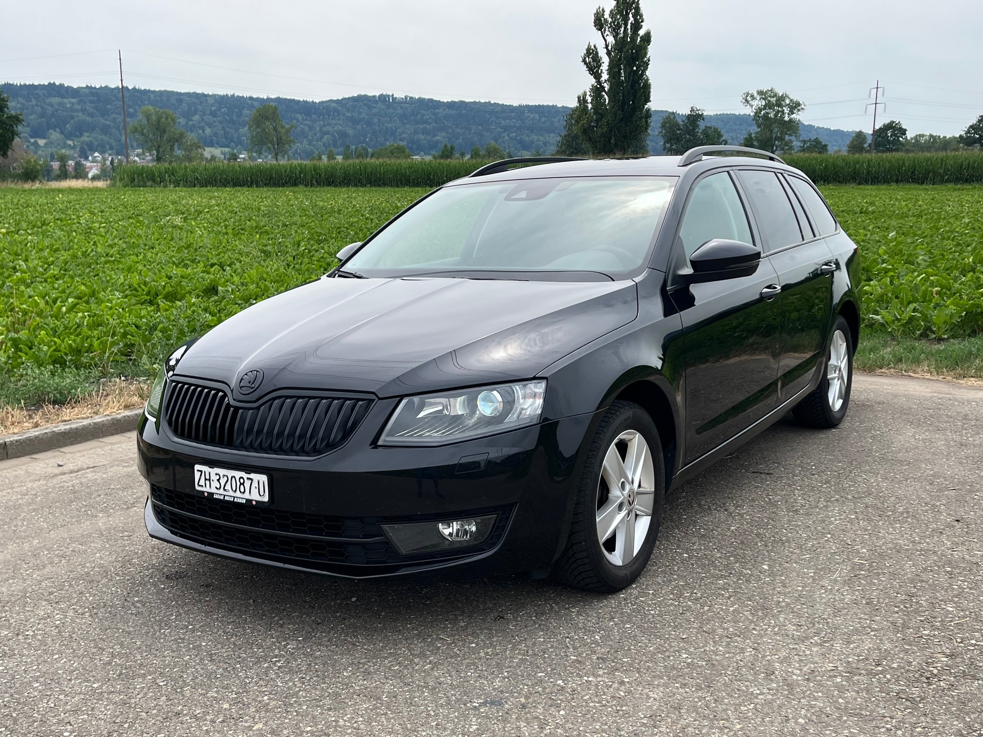 SKODA Octavia 2.0 TDI Swiss Edition-image-2