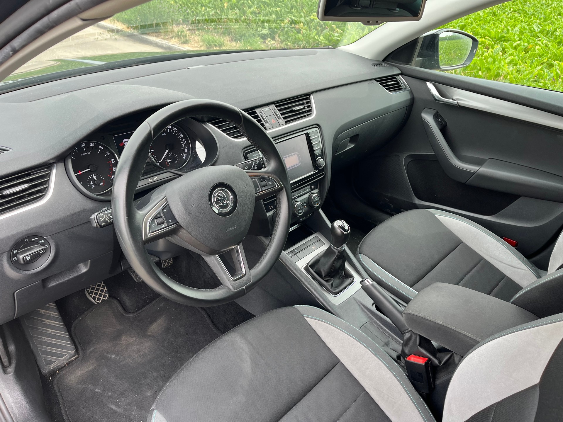 SKODA Octavia 2.0 TDI Swiss Edition-image-13