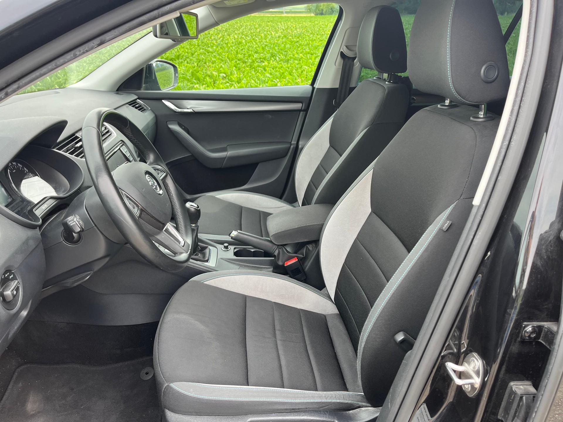 SKODA Octavia 2.0 TDI Swiss Edition-image-12