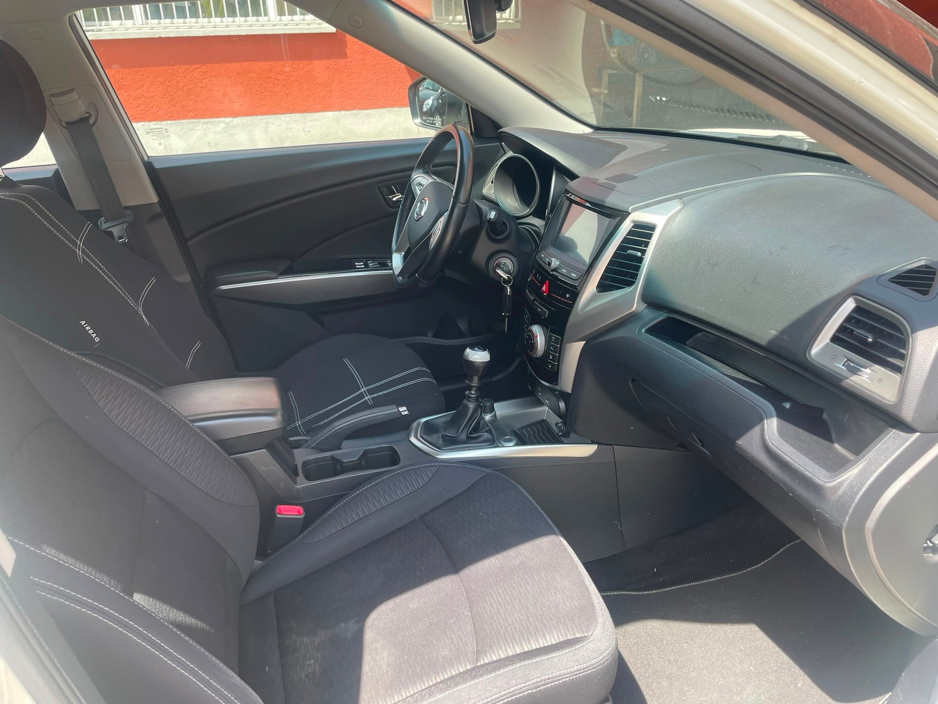 KGM-SsangYong Tivoli 1.6 e-XGi Quartz 2WD-image-4
