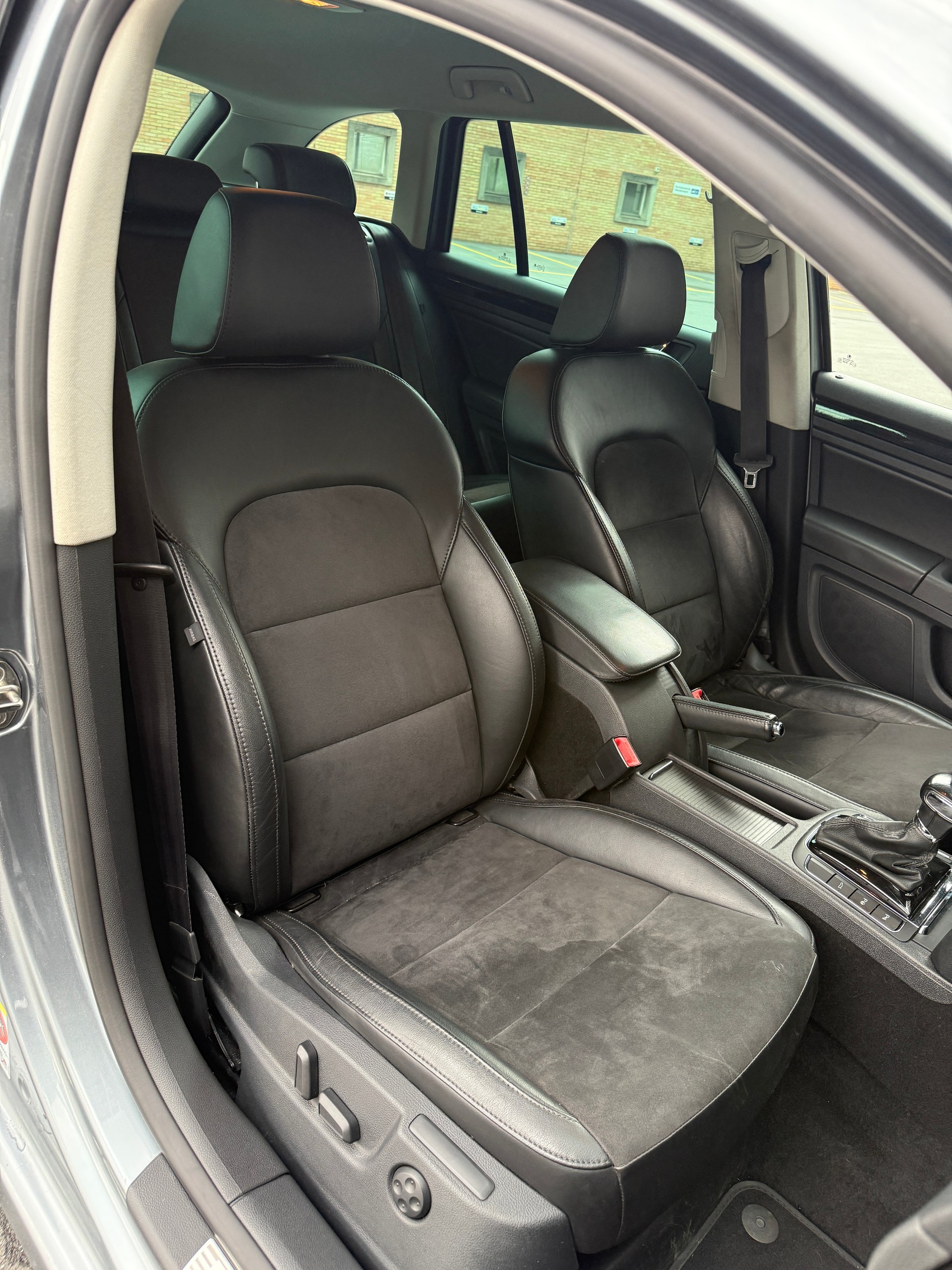 SKODA Superb Combi 2.0 TDi Elegance 4x4 DSG-image-10