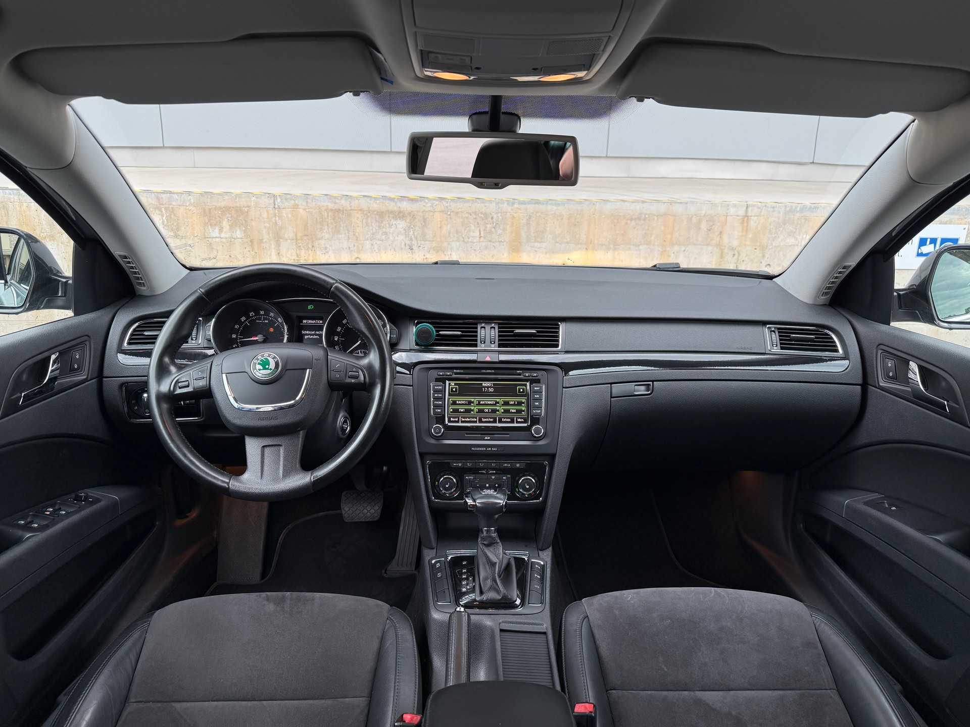SKODA Superb Combi 2.0 TDi Elegance 4x4 DSG-image-8