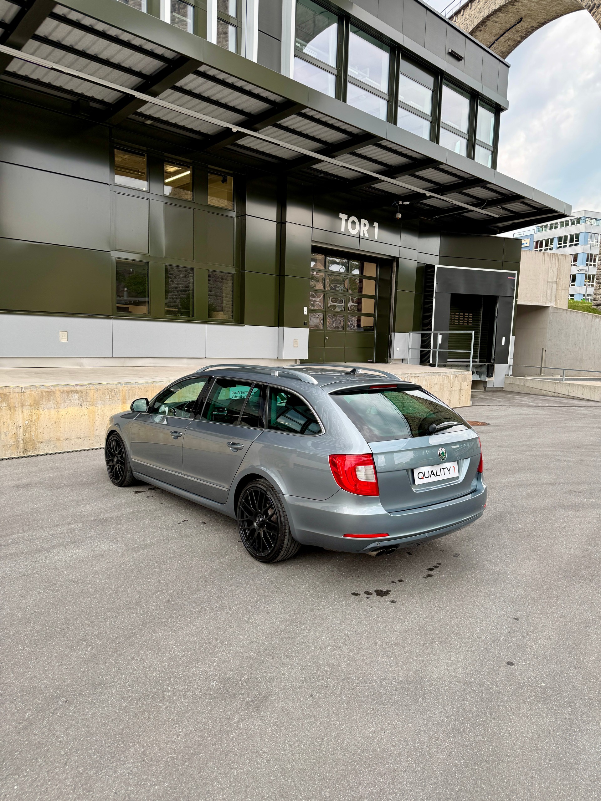 SKODA Superb Combi 2.0 TDi Elegance 4x4 DSG-image-6