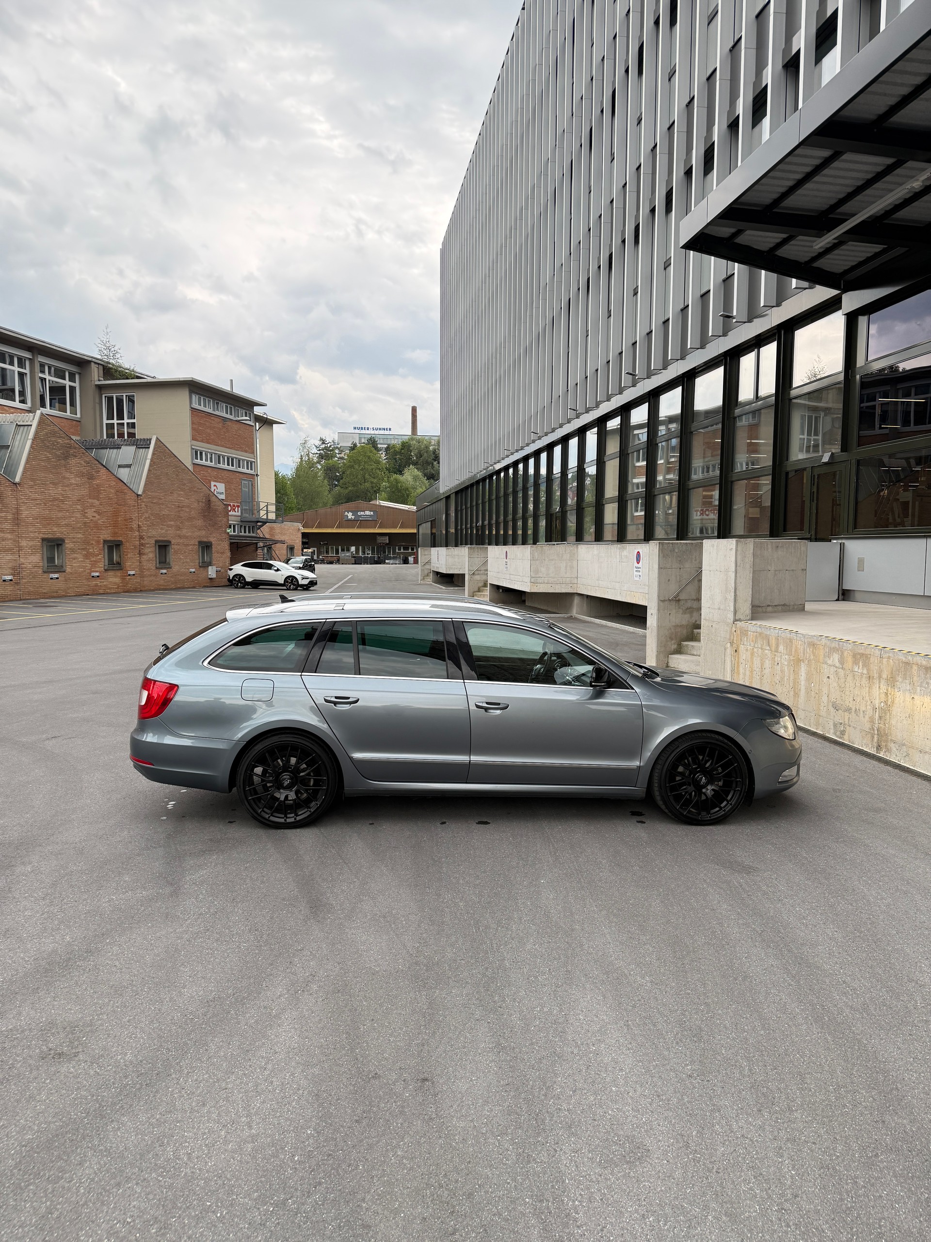 SKODA Superb Combi 2.0 TDi Elegance 4x4 DSG-image-3
