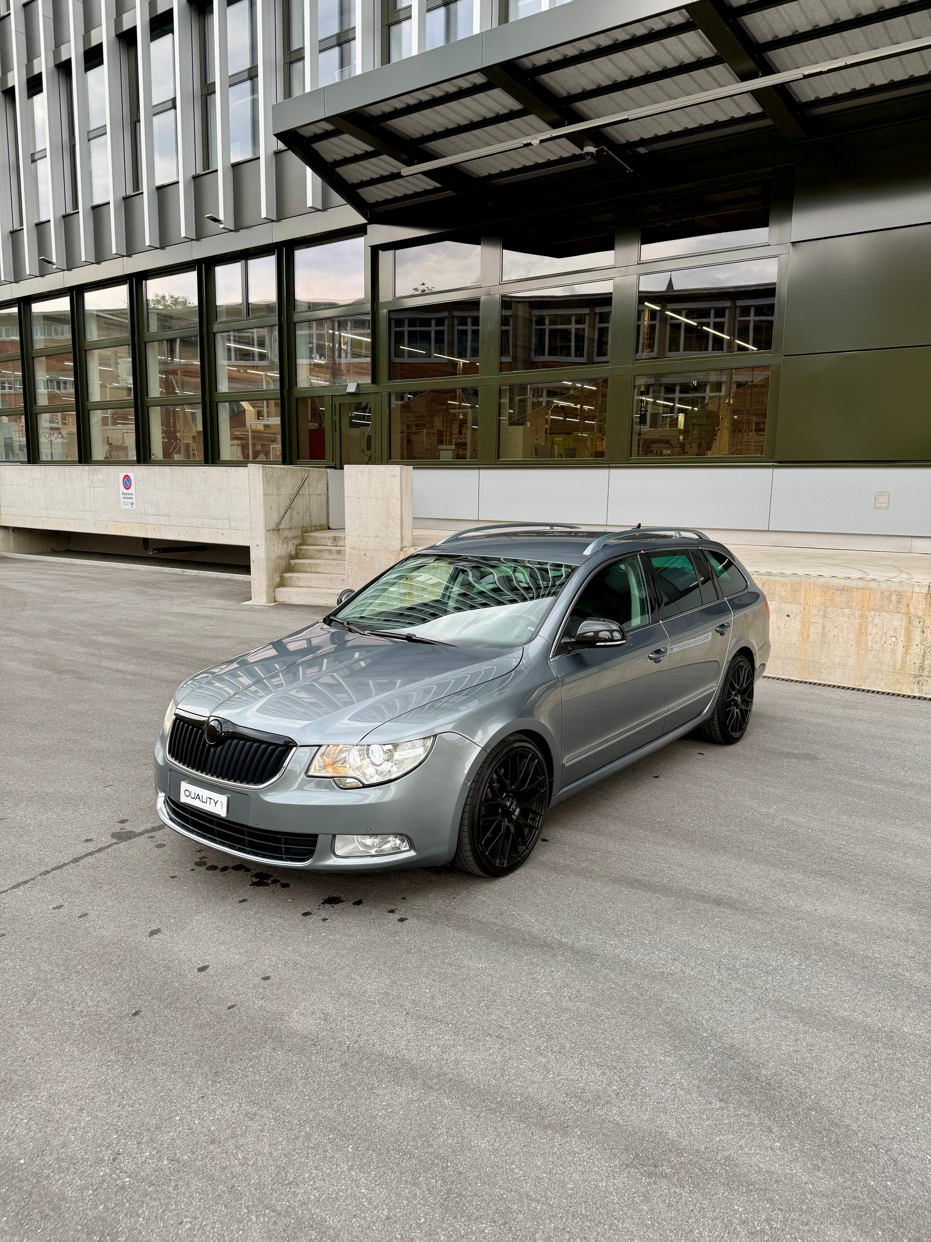 SKODA Superb Combi 2.0 TDi Elegance 4x4 DSG-image-0