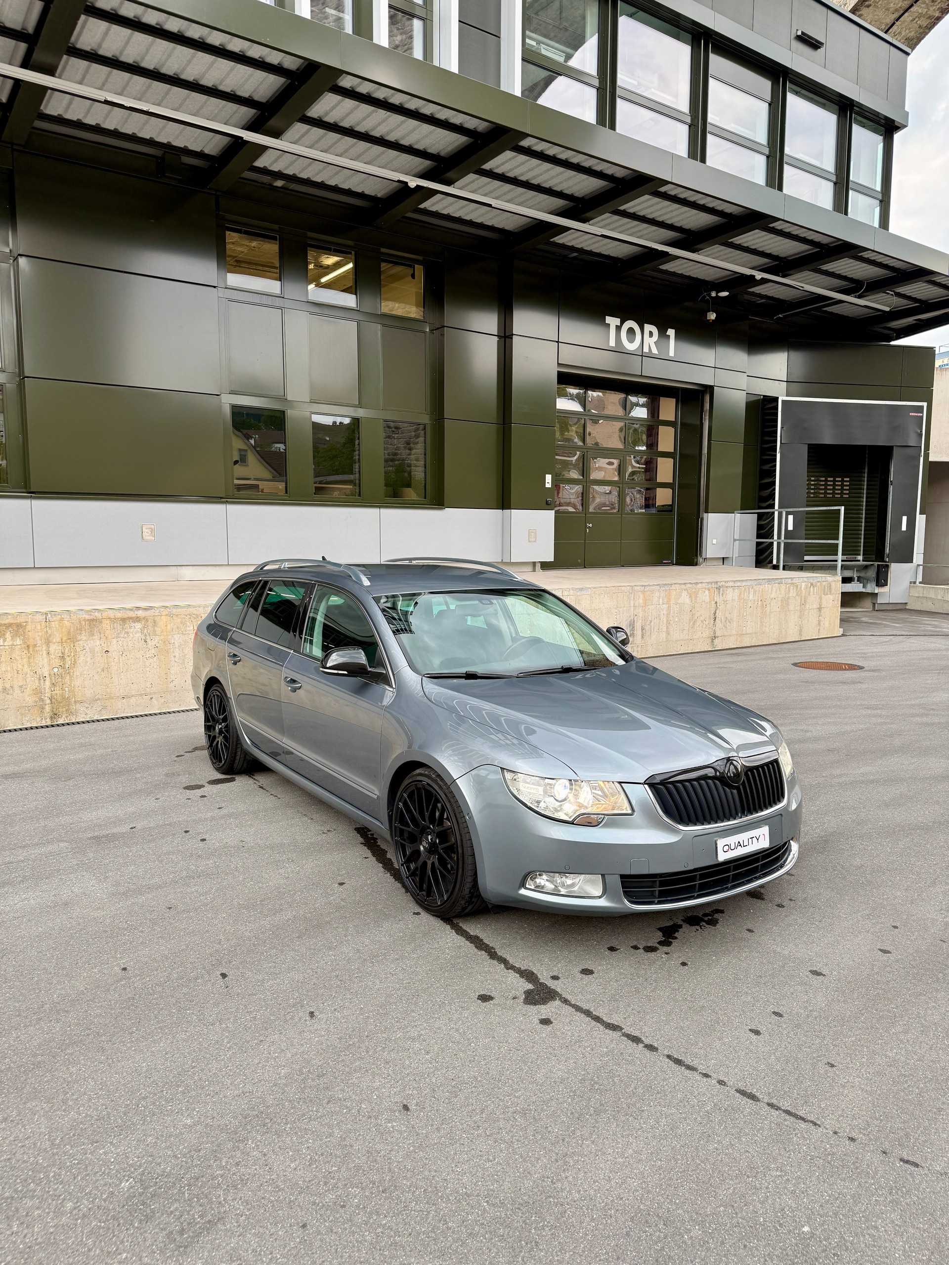 SKODA Superb Combi 2.0 TDi Elegance 4x4 DSG-image-2