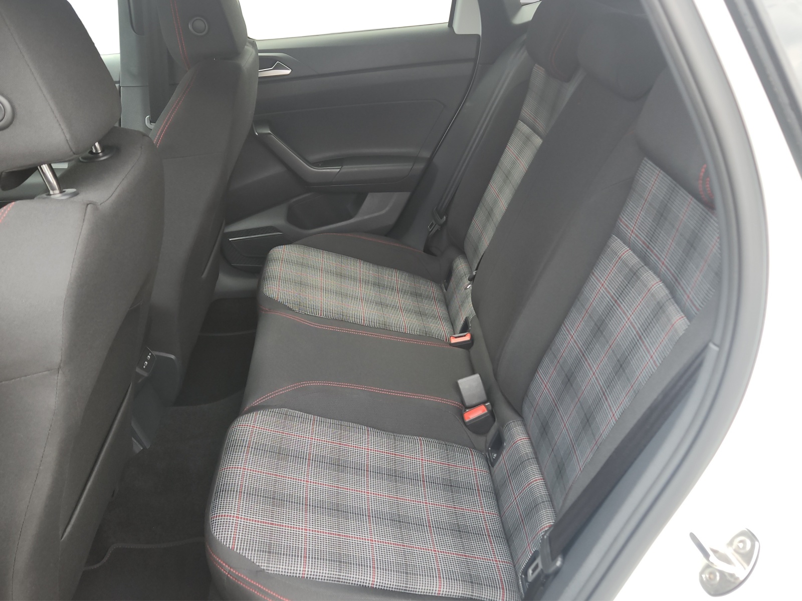VW Polo 2.0 TSI GTI DSG-image-14