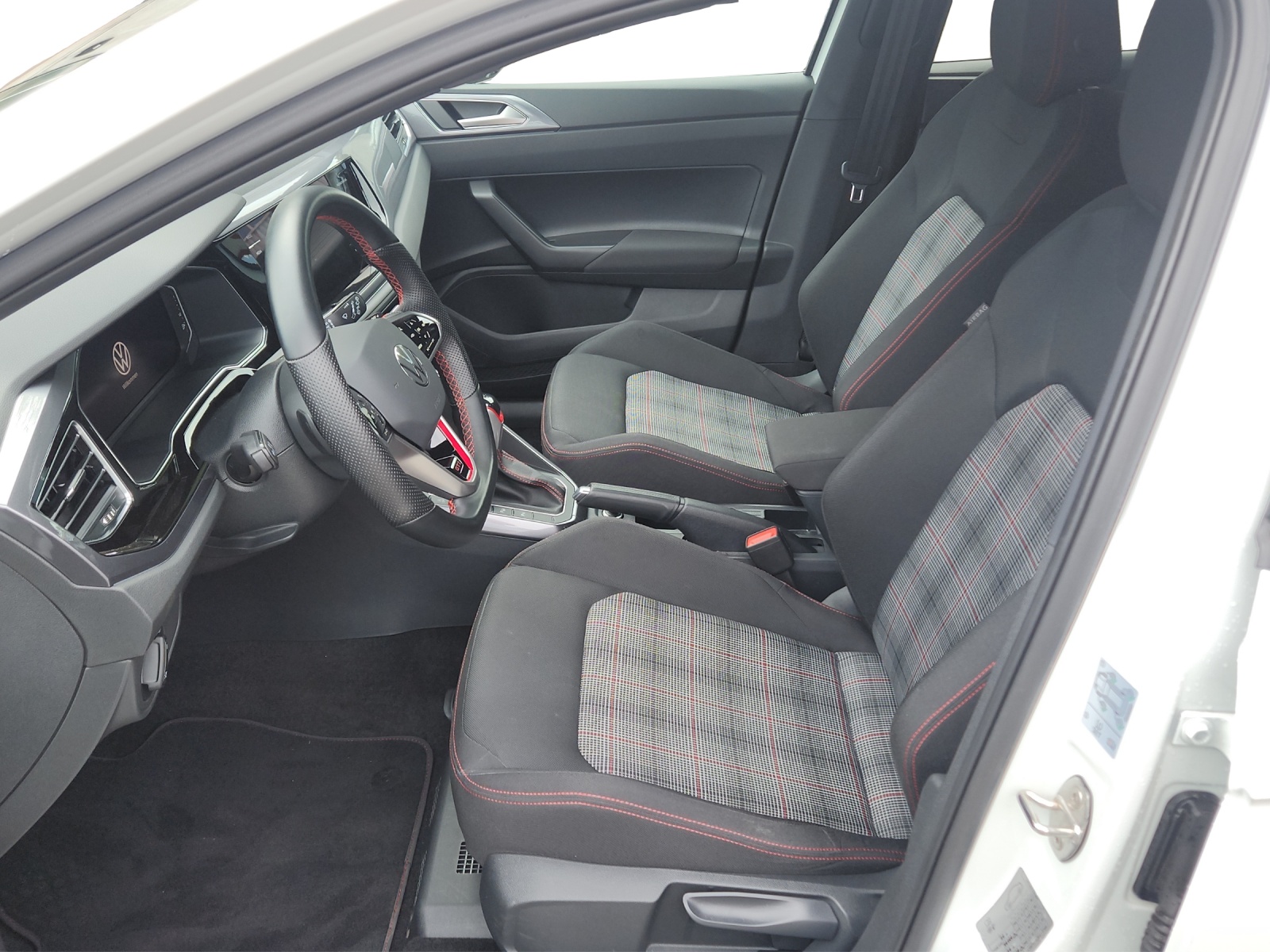 VW Polo 2.0 TSI GTI DSG-image-8