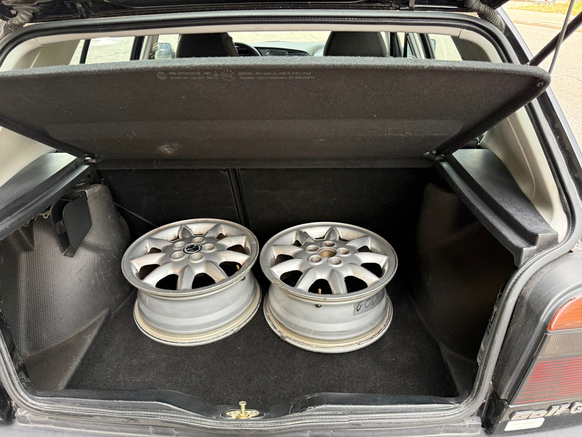 VW Golf 2000 GTI-image-9