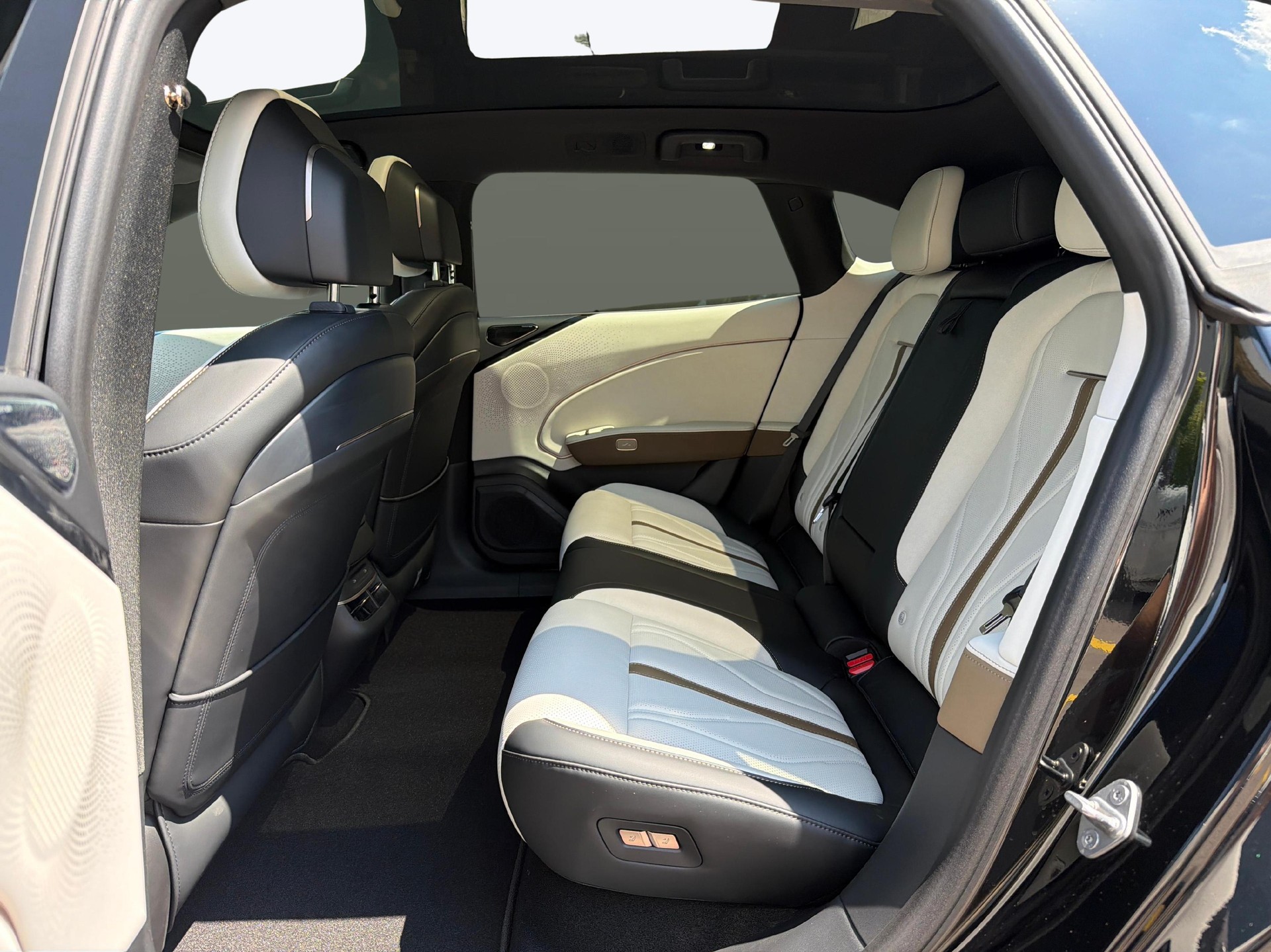 ZEEKR 7GT Privilege AWD-image-11