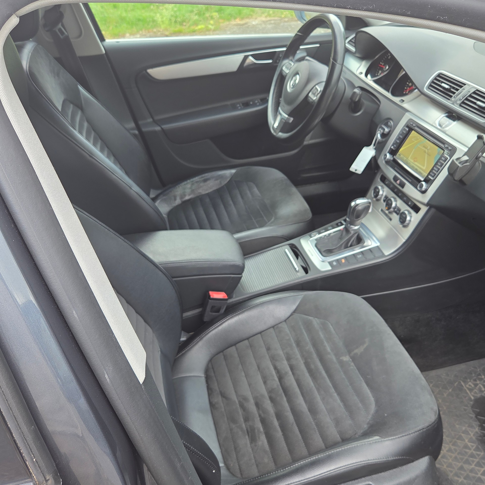 VW Passat Variant 2.0 TDI BMT Highline 4MDSG-image-9
