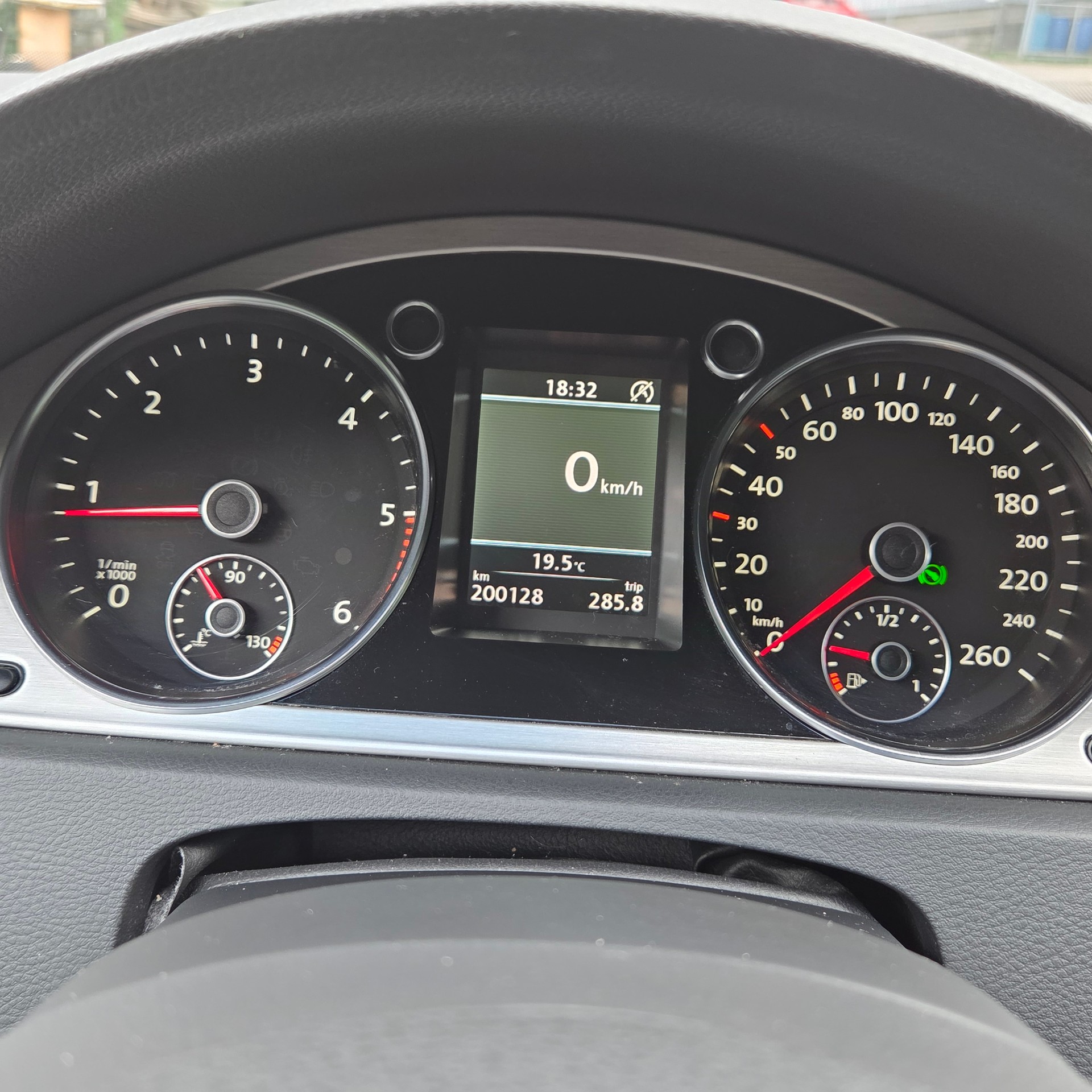 VW Passat Variant 2.0 TDI BMT Highline 4MDSG-image-14